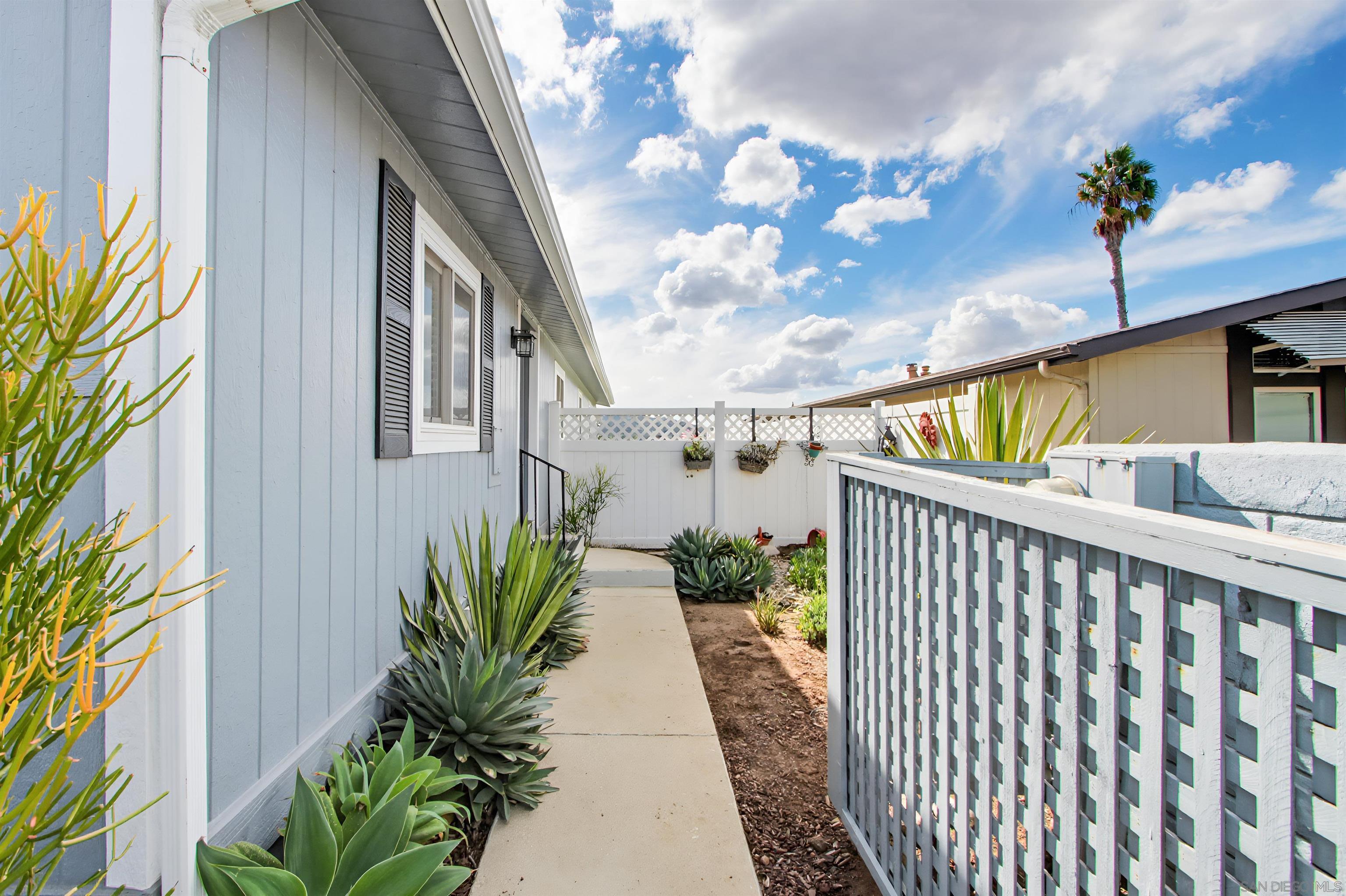 Detail Gallery Image 45 of 46 For 1723  Kiwi Gln, Escondido,  CA 92026 - 2 Beds | 2 Baths