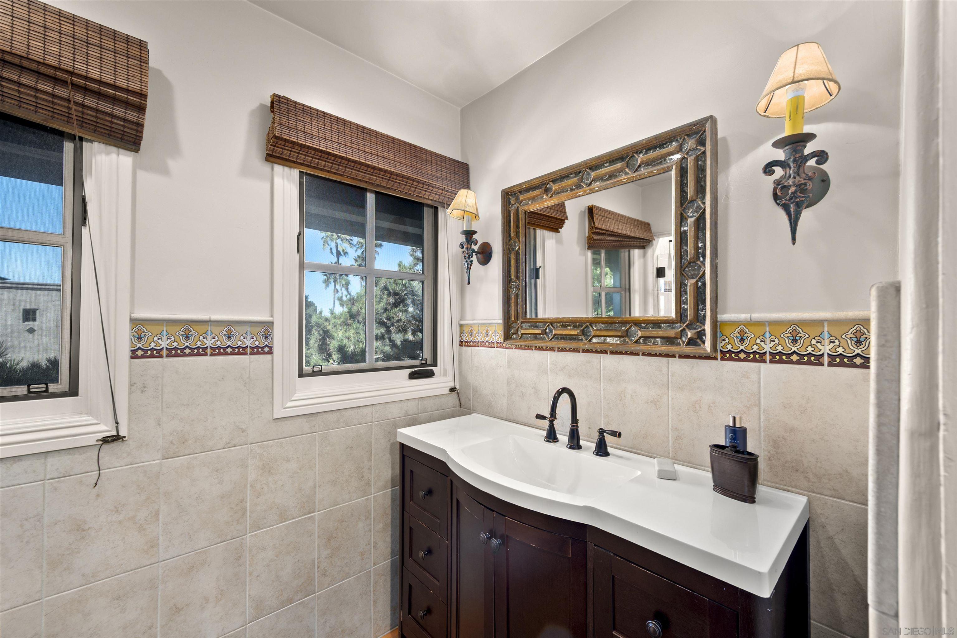 Detail Gallery Image 16 of 39 For 4265  Altamirano Way, San Diego,  CA 92103 - 4 Beds | 2/1 Baths