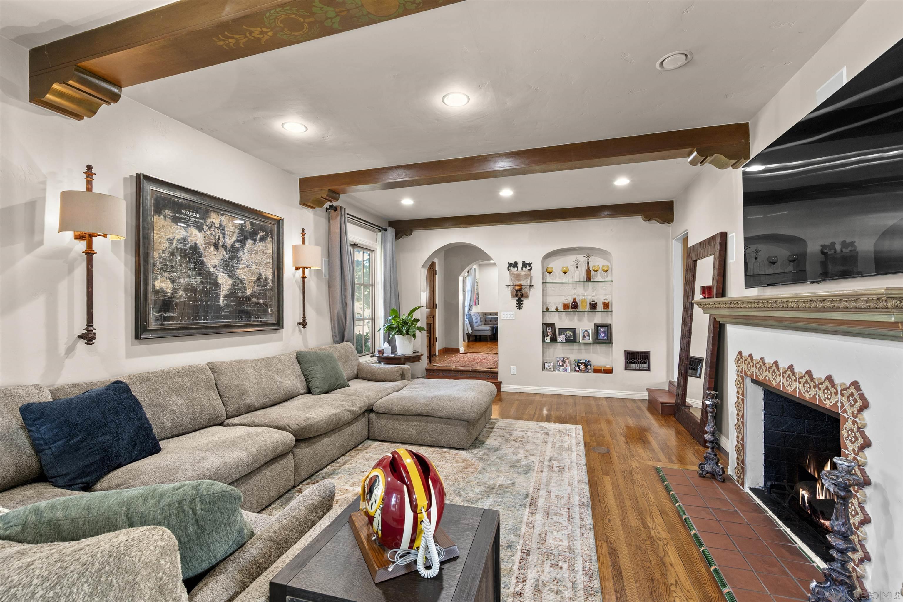 Detail Gallery Image 6 of 39 For 4265  Altamirano Way, San Diego,  CA 92103 - 4 Beds | 2/1 Baths