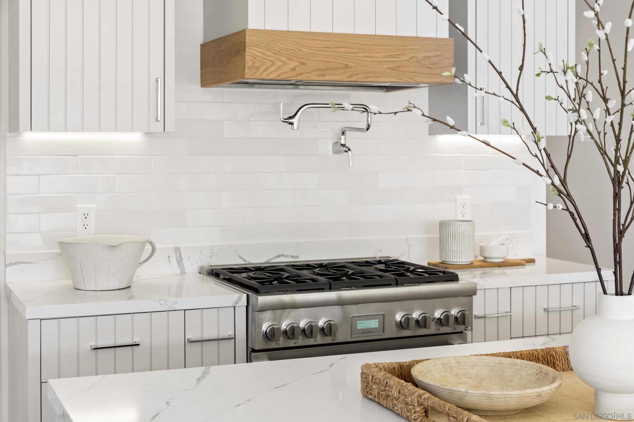 Detail Gallery Image 11 of 45 For 7216  Fay Ave, La Jolla,  CA 92037 - 4 Beds | 4 Baths