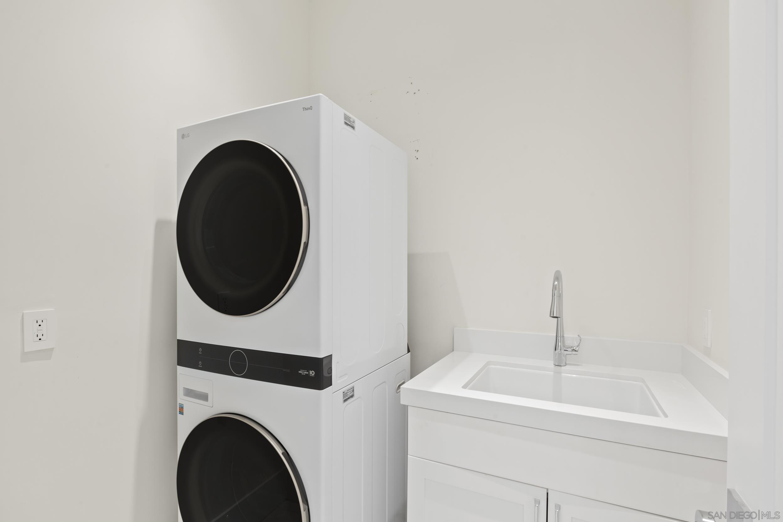 Detail Gallery Image 15 of 45 For 7216  Fay Ave, La Jolla,  CA 92037 - 4 Beds | 4 Baths