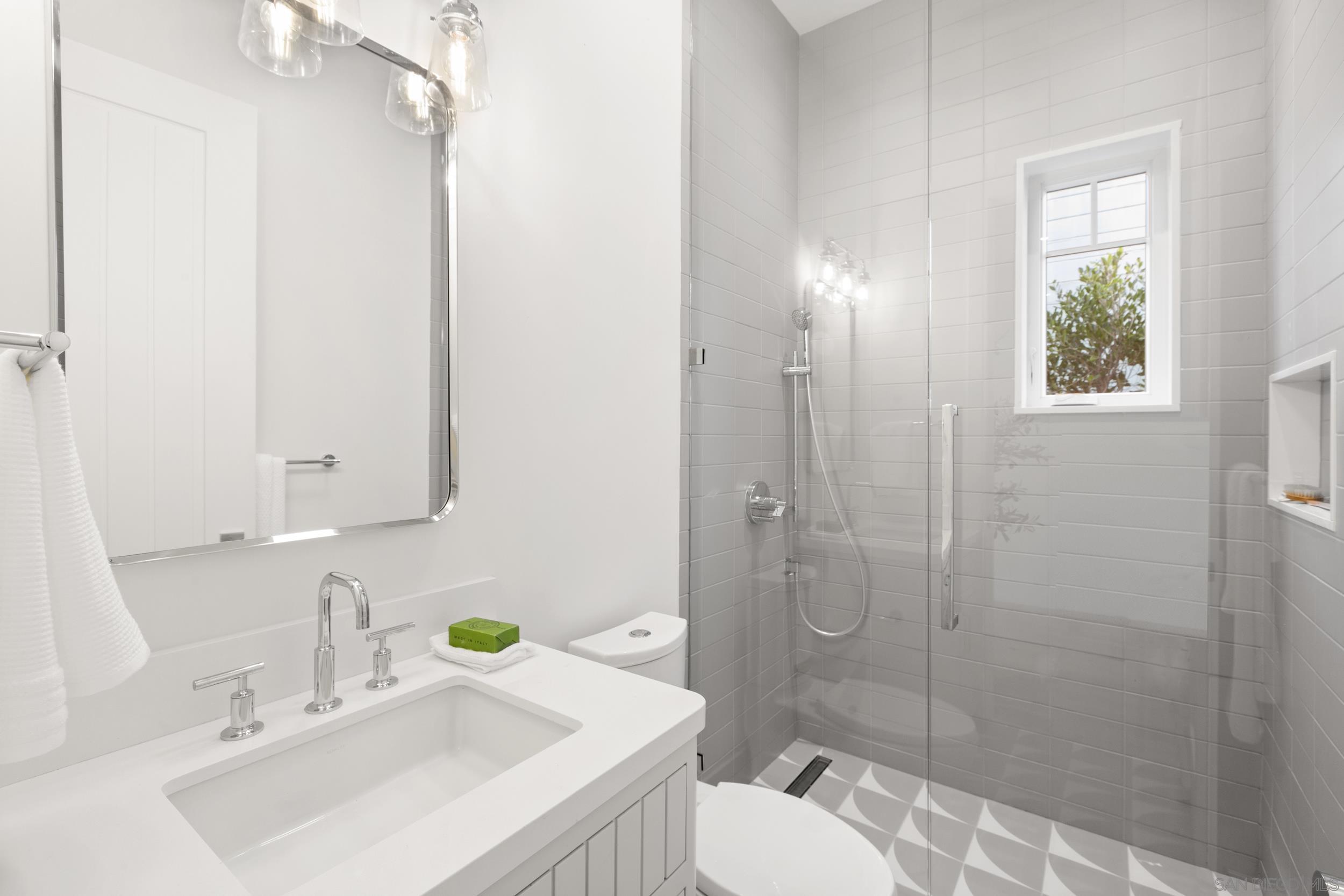 Detail Gallery Image 16 of 45 For 7216  Fay Ave, La Jolla,  CA 92037 - 4 Beds | 4 Baths