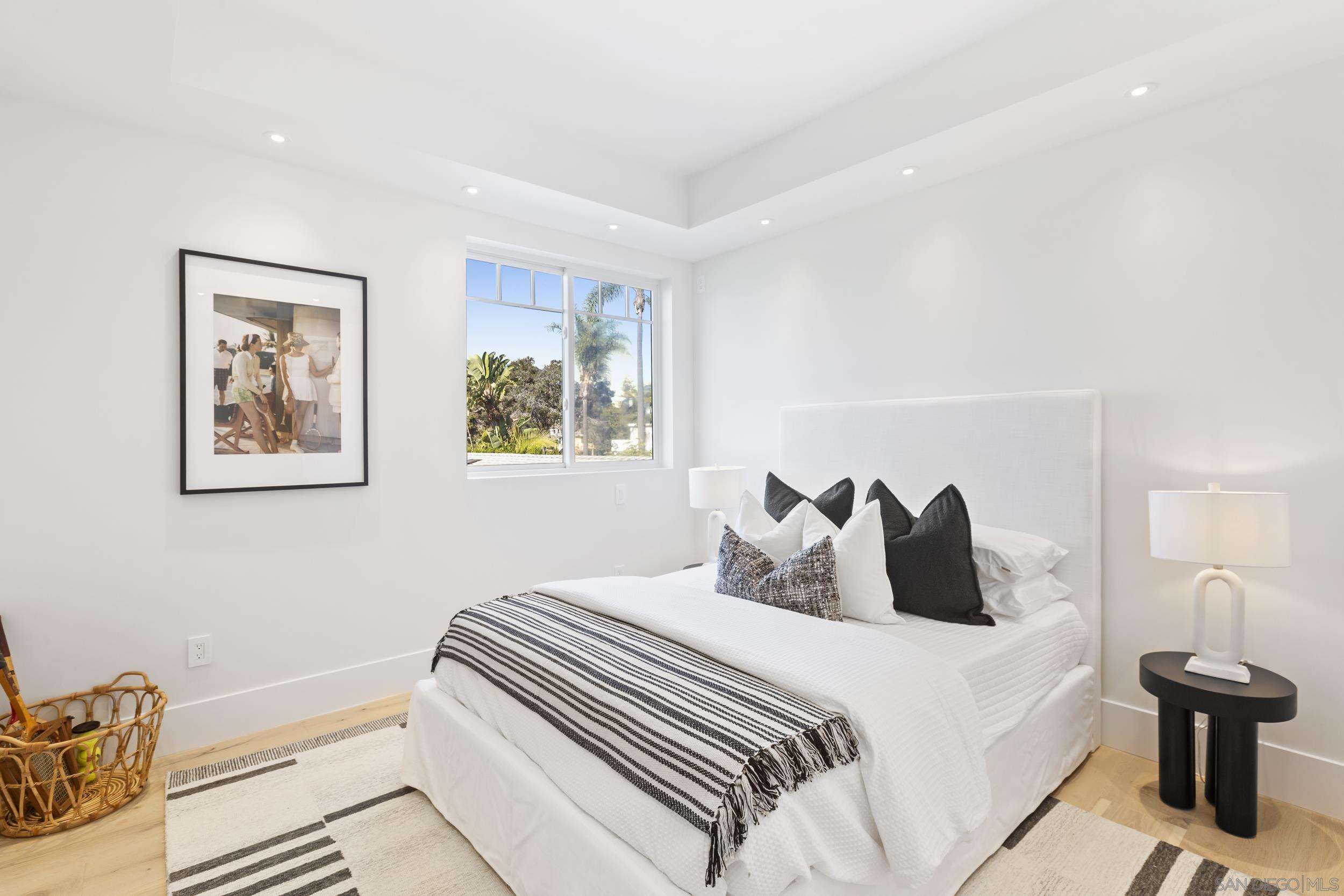 Detail Gallery Image 21 of 45 For 7216  Fay Ave, La Jolla,  CA 92037 - 4 Beds | 4 Baths