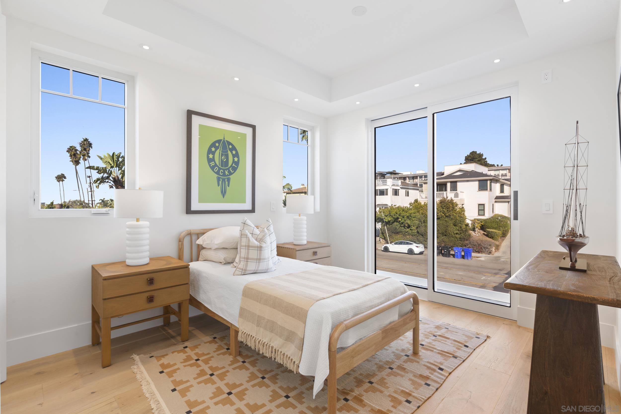 Detail Gallery Image 23 of 45 For 7216  Fay Ave, La Jolla,  CA 92037 - 4 Beds | 4 Baths