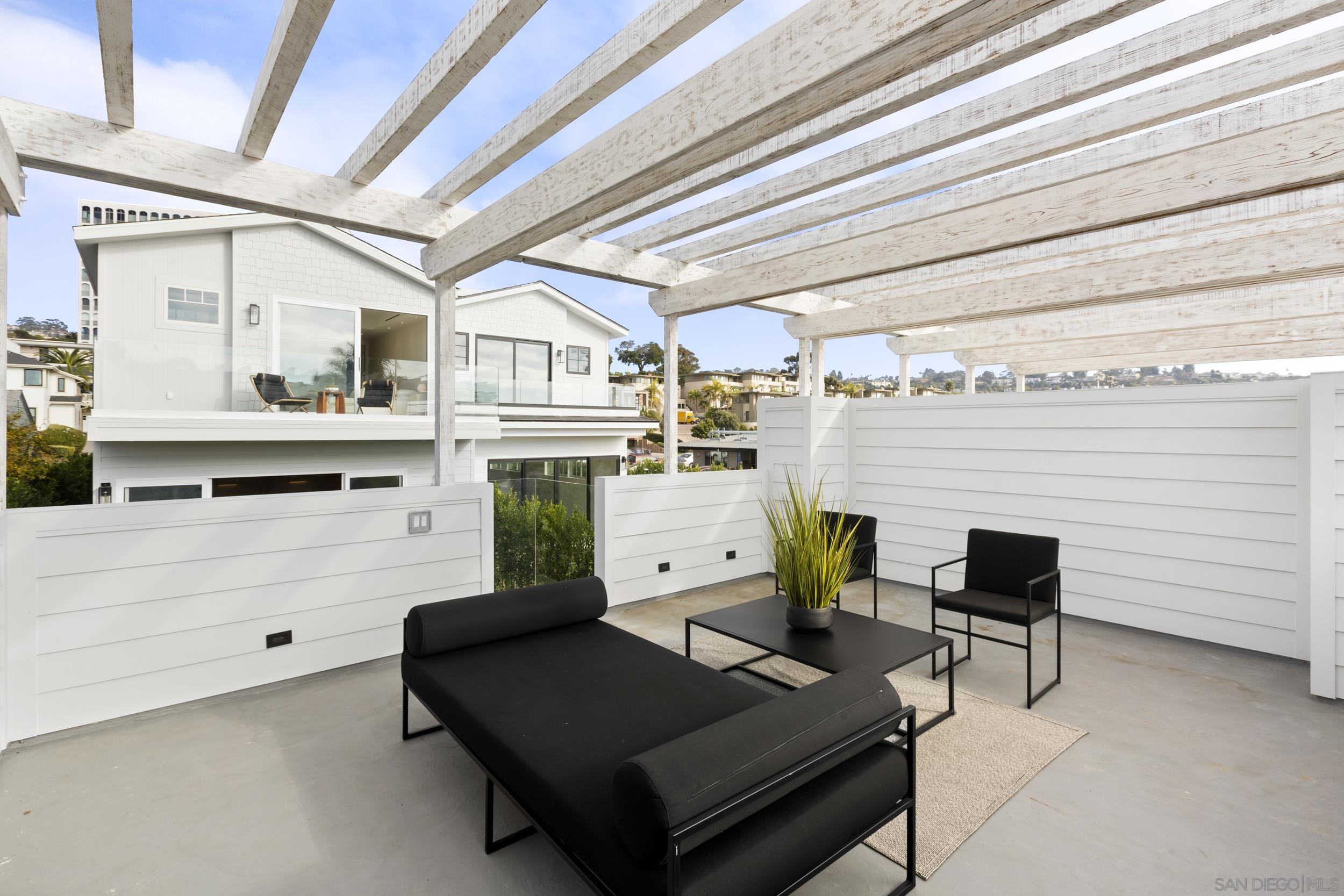 Detail Gallery Image 32 of 45 For 7216  Fay Ave, La Jolla,  CA 92037 - 4 Beds | 4 Baths