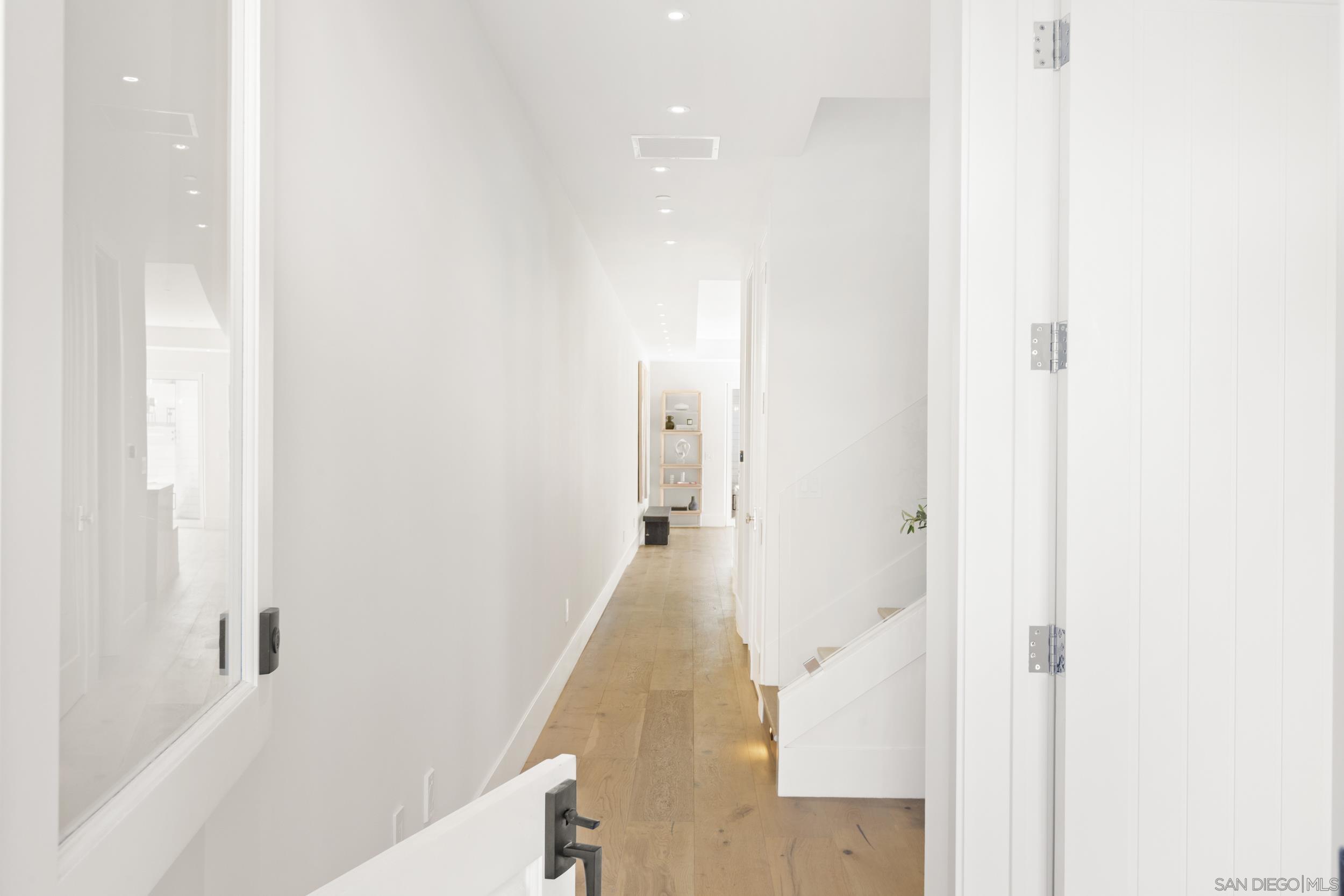 Detail Gallery Image 5 of 45 For 7216  Fay Ave, La Jolla,  CA 92037 - 4 Beds | 4 Baths