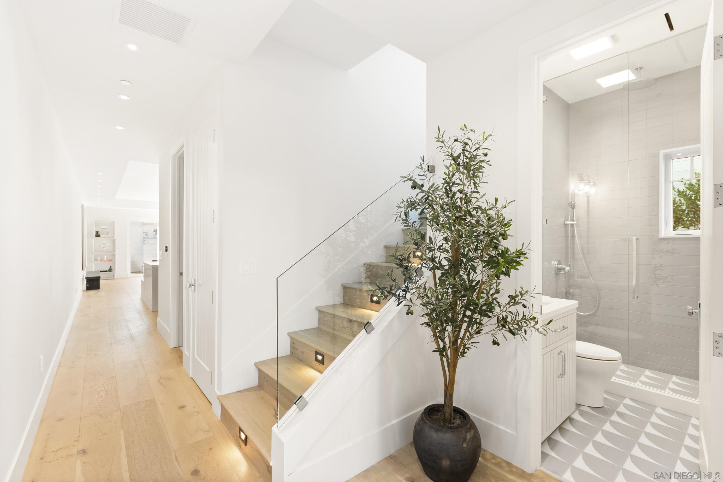 Detail Gallery Image 6 of 45 For 7216  Fay Ave, La Jolla,  CA 92037 - 4 Beds | 4 Baths