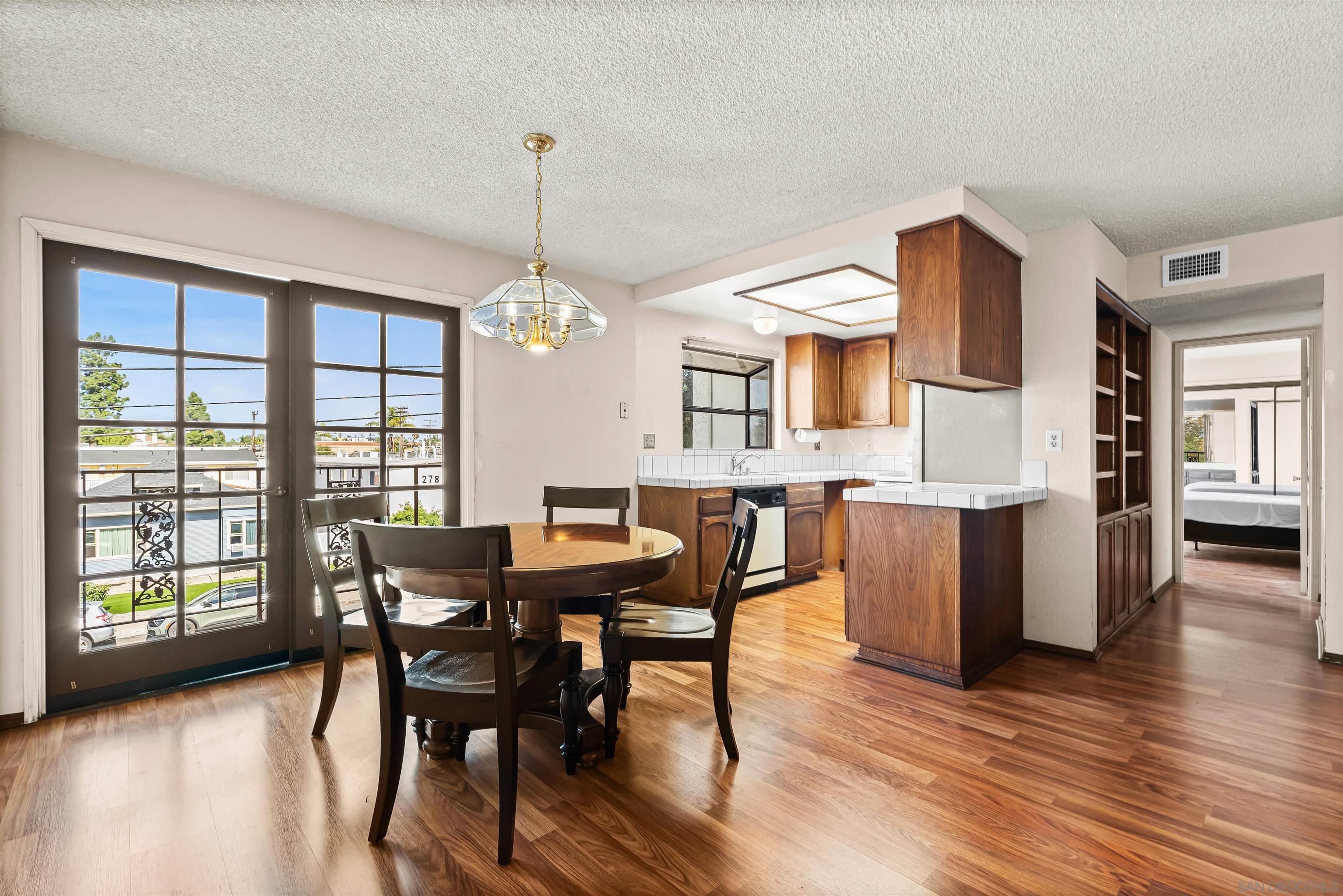 Detail Gallery Image 2 of 40 For 1263  Robinson Avenue  #13,  San Diego,  CA 92103 - 2 Beds | 2 Baths