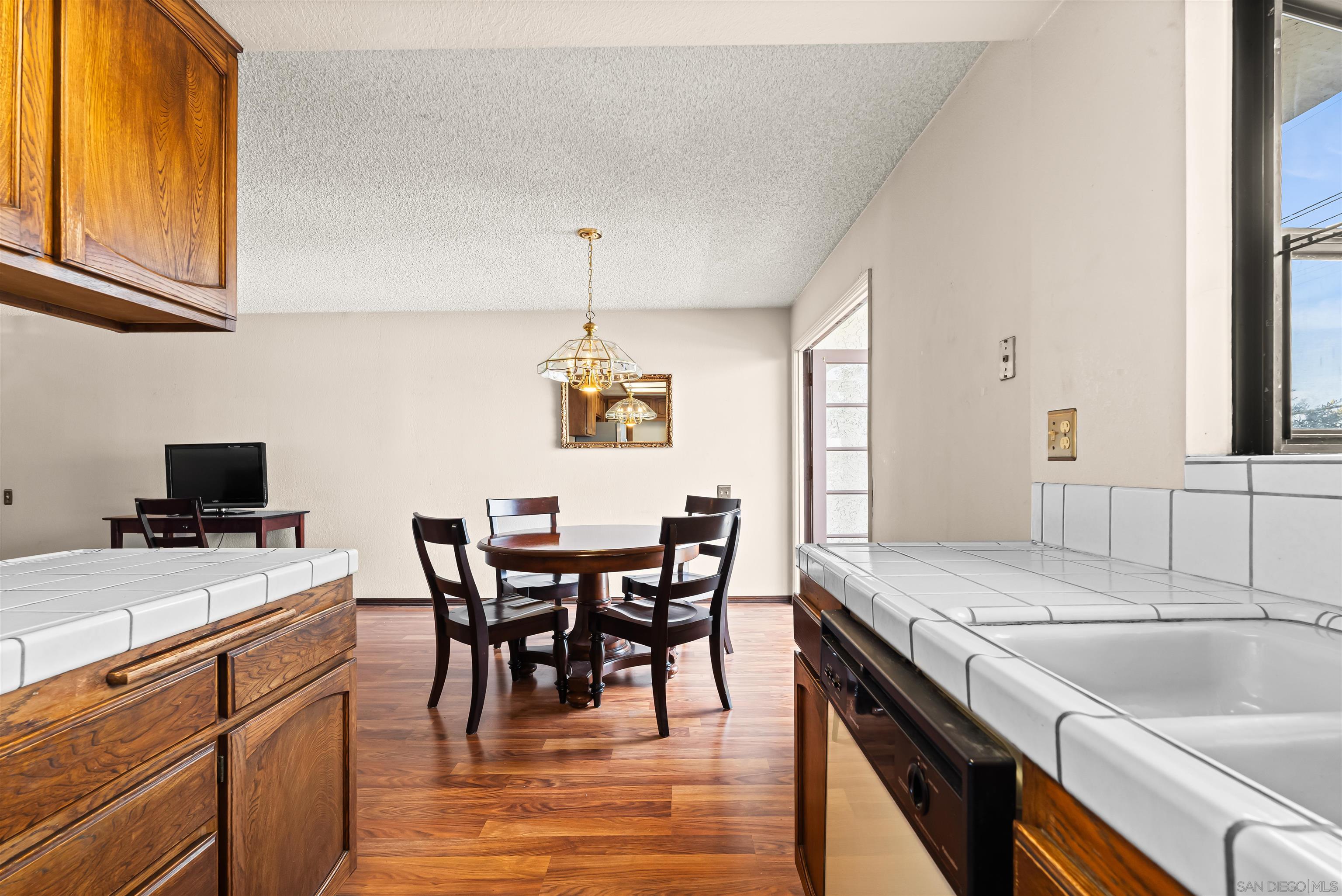 Detail Gallery Image 12 of 40 For 1263  Robinson Avenue  #13,  San Diego,  CA 92103 - 2 Beds | 2 Baths