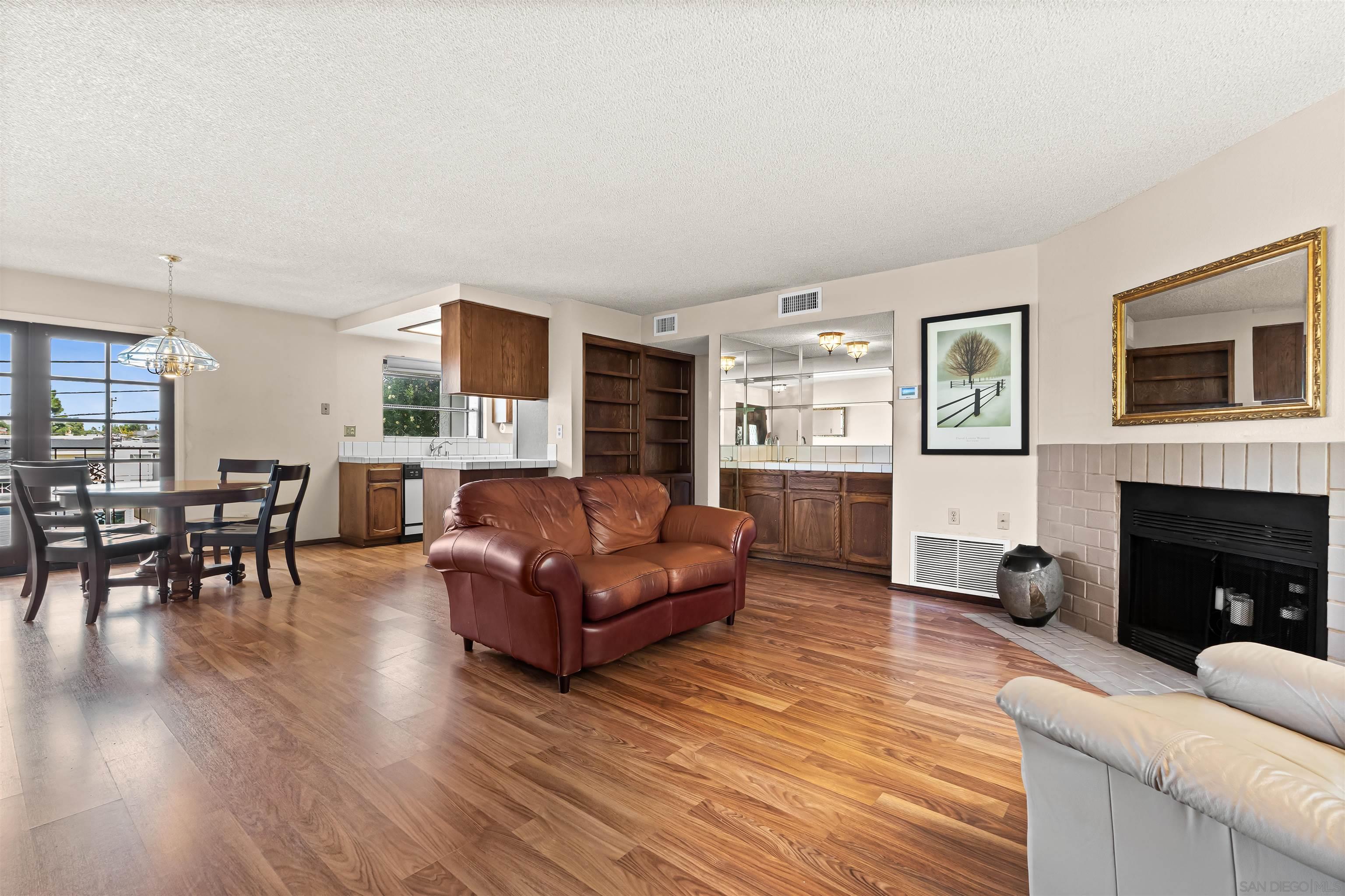 Detail Gallery Image 3 of 40 For 1263  Robinson Avenue  #13,  San Diego,  CA 92103 - 2 Beds | 2 Baths