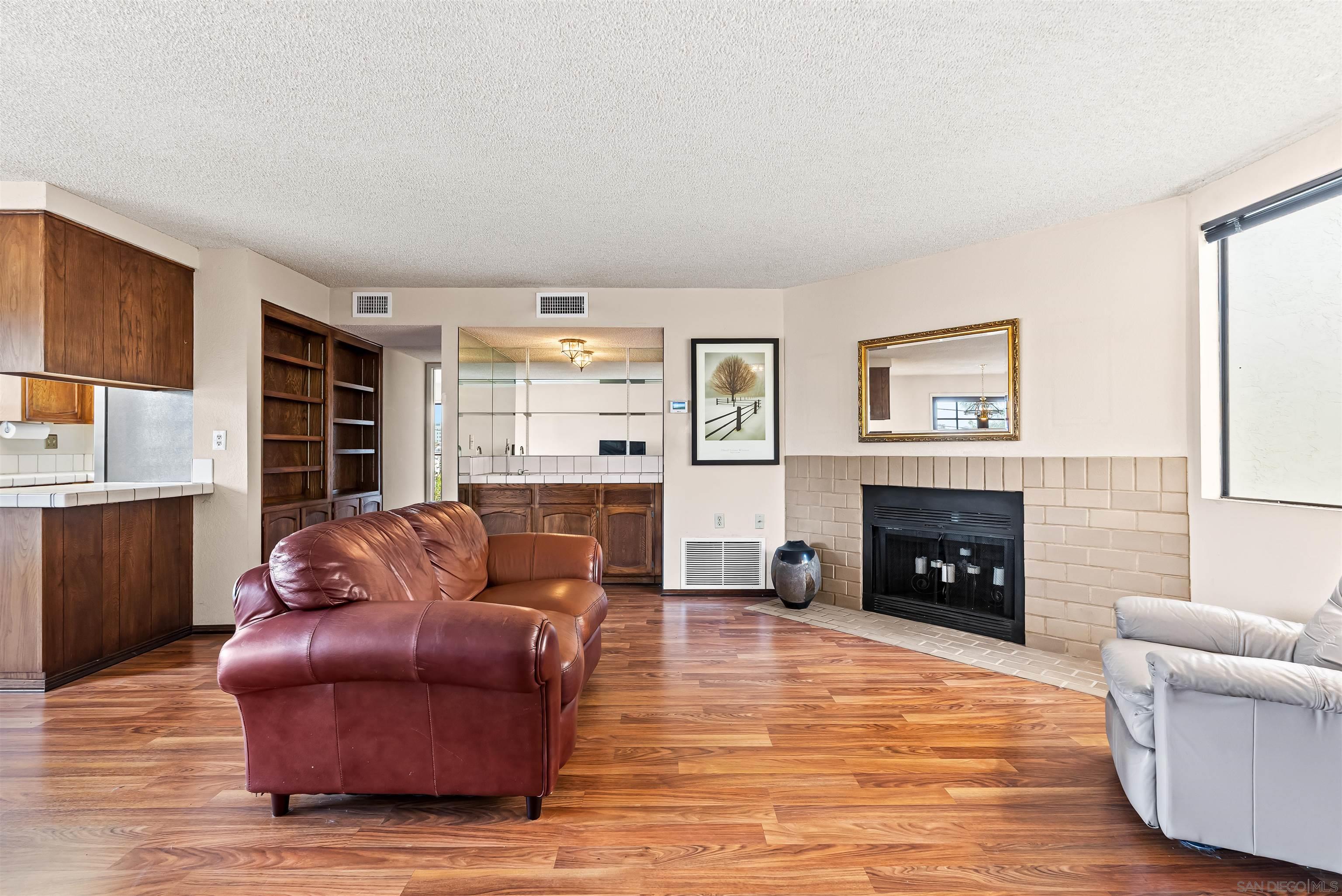 Detail Gallery Image 4 of 40 For 1263  Robinson Avenue  #13,  San Diego,  CA 92103 - 2 Beds | 2 Baths