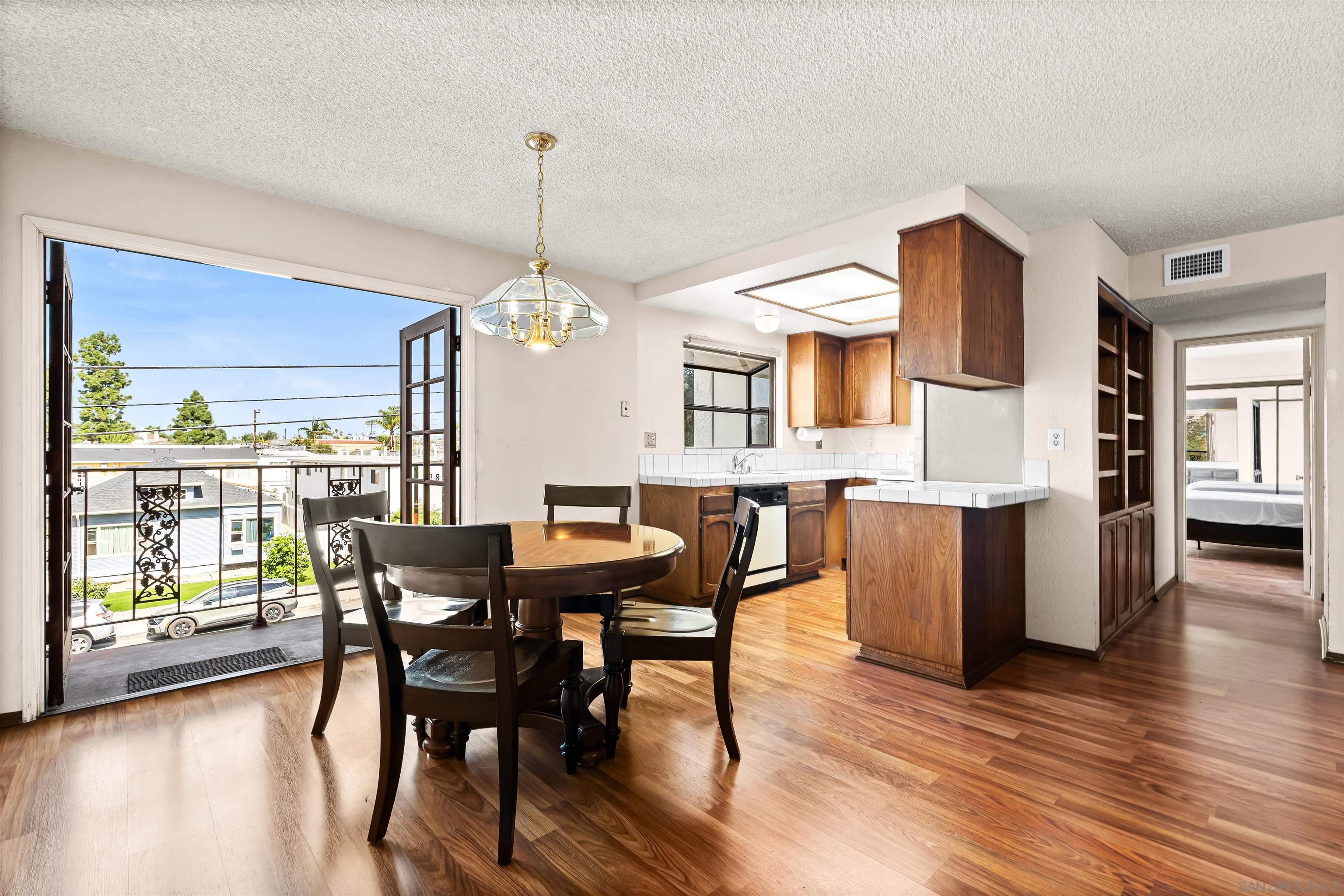 Detail Gallery Image 5 of 40 For 1263  Robinson Avenue  #13,  San Diego,  CA 92103 - 2 Beds | 2 Baths