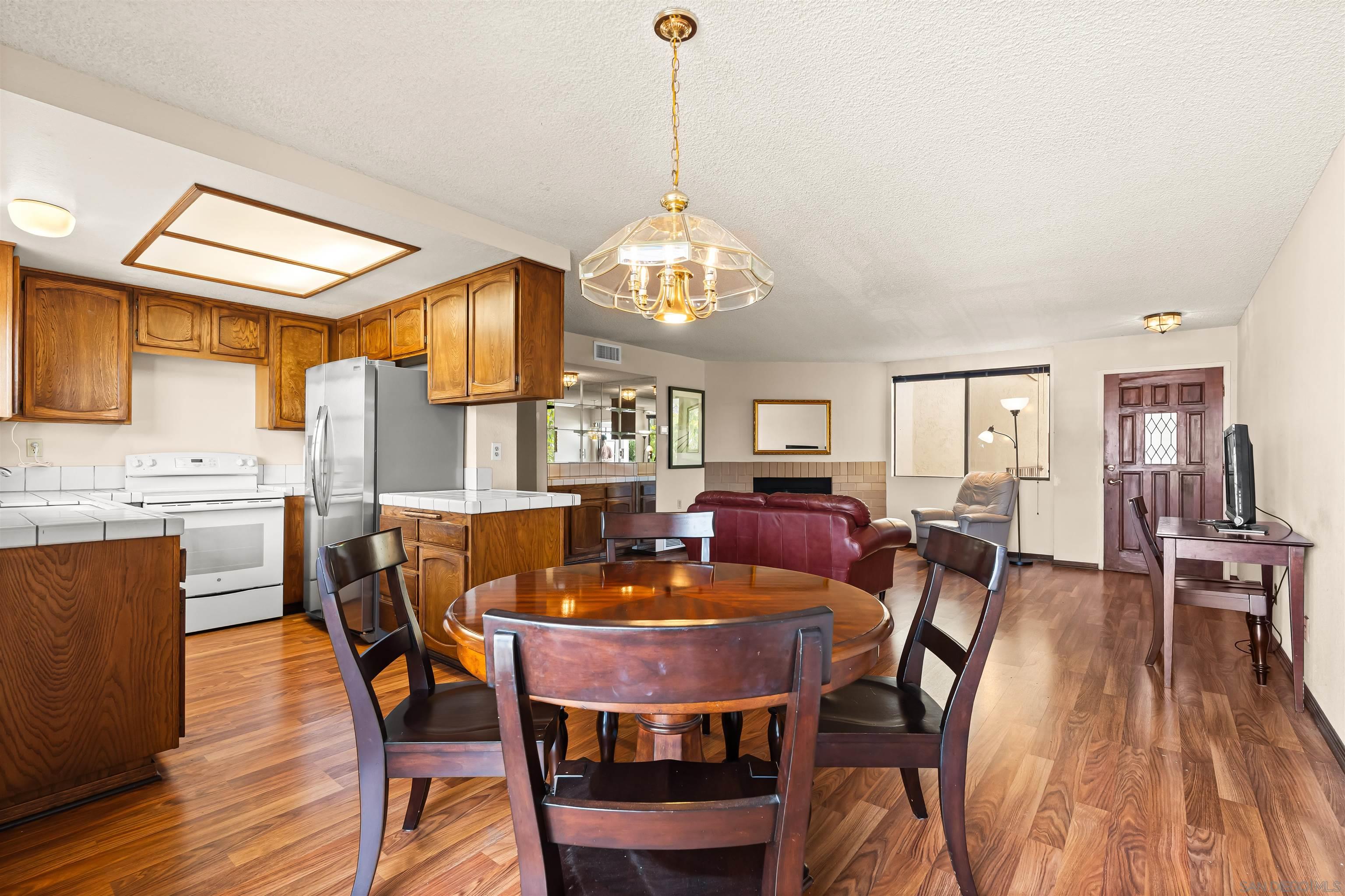 Detail Gallery Image 7 of 40 For 1263  Robinson Avenue  #13,  San Diego,  CA 92103 - 2 Beds | 2 Baths