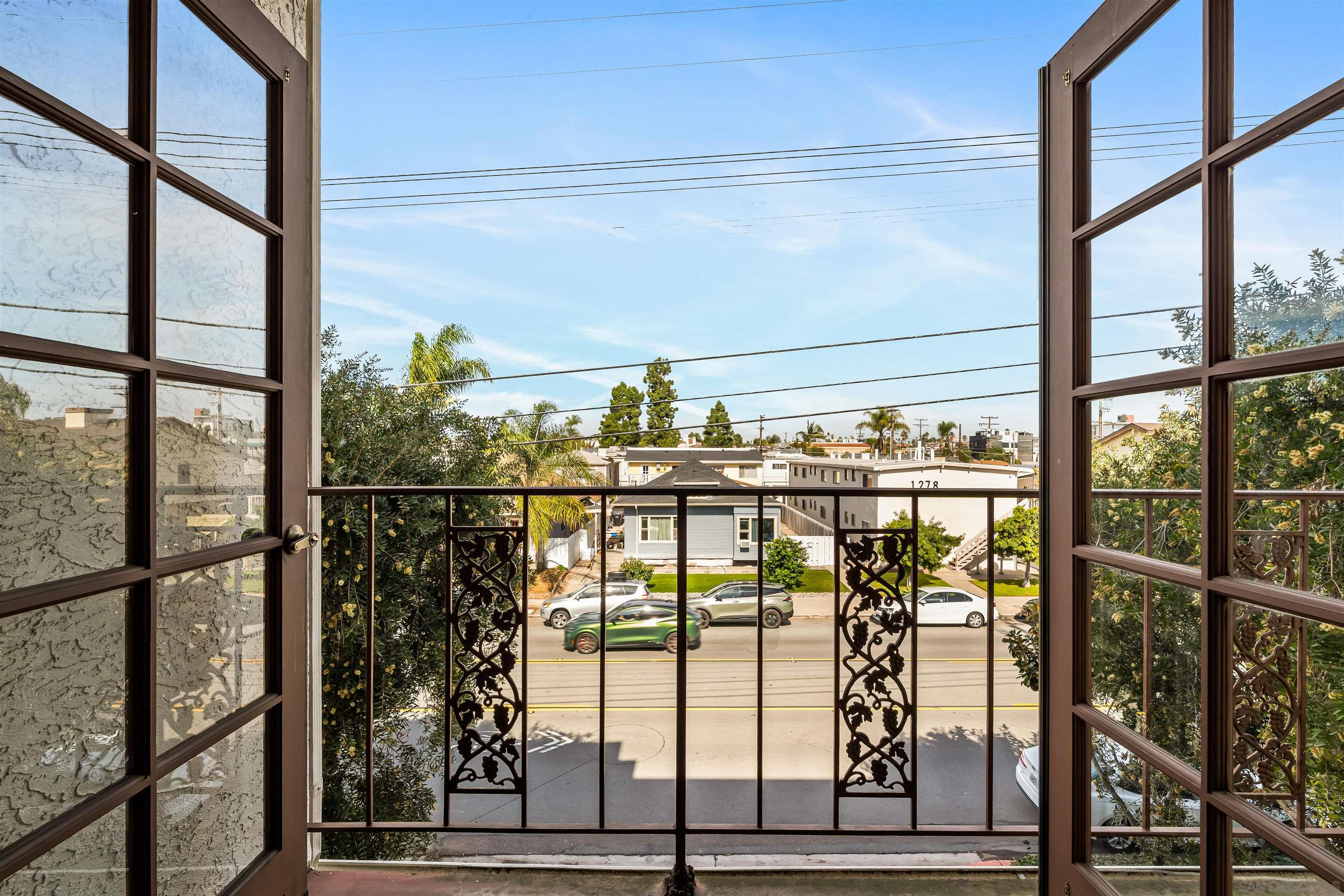 Detail Gallery Image 8 of 40 For 1263  Robinson Avenue  #13,  San Diego,  CA 92103 - 2 Beds | 2 Baths