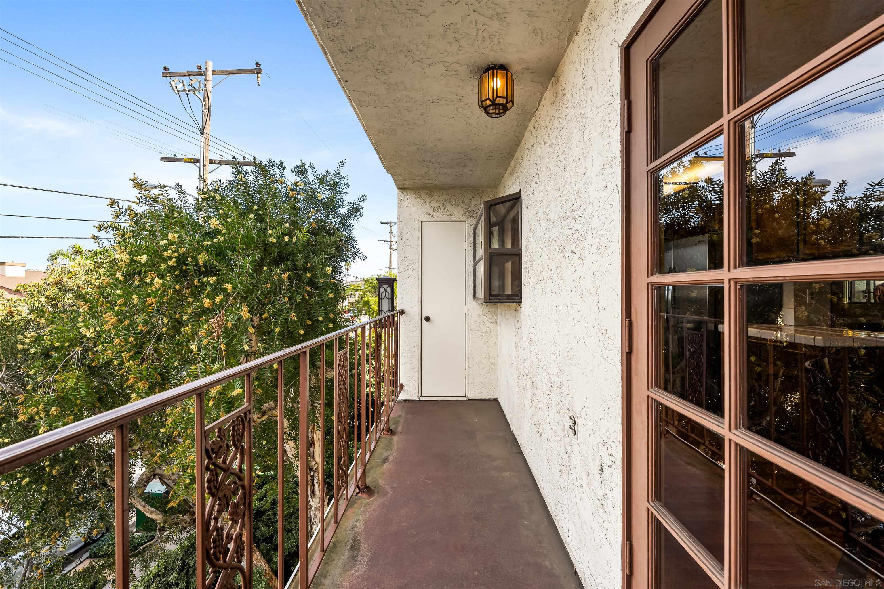 Detail Gallery Image 9 of 40 For 1263  Robinson Avenue  #13,  San Diego,  CA 92103 - 2 Beds | 2 Baths