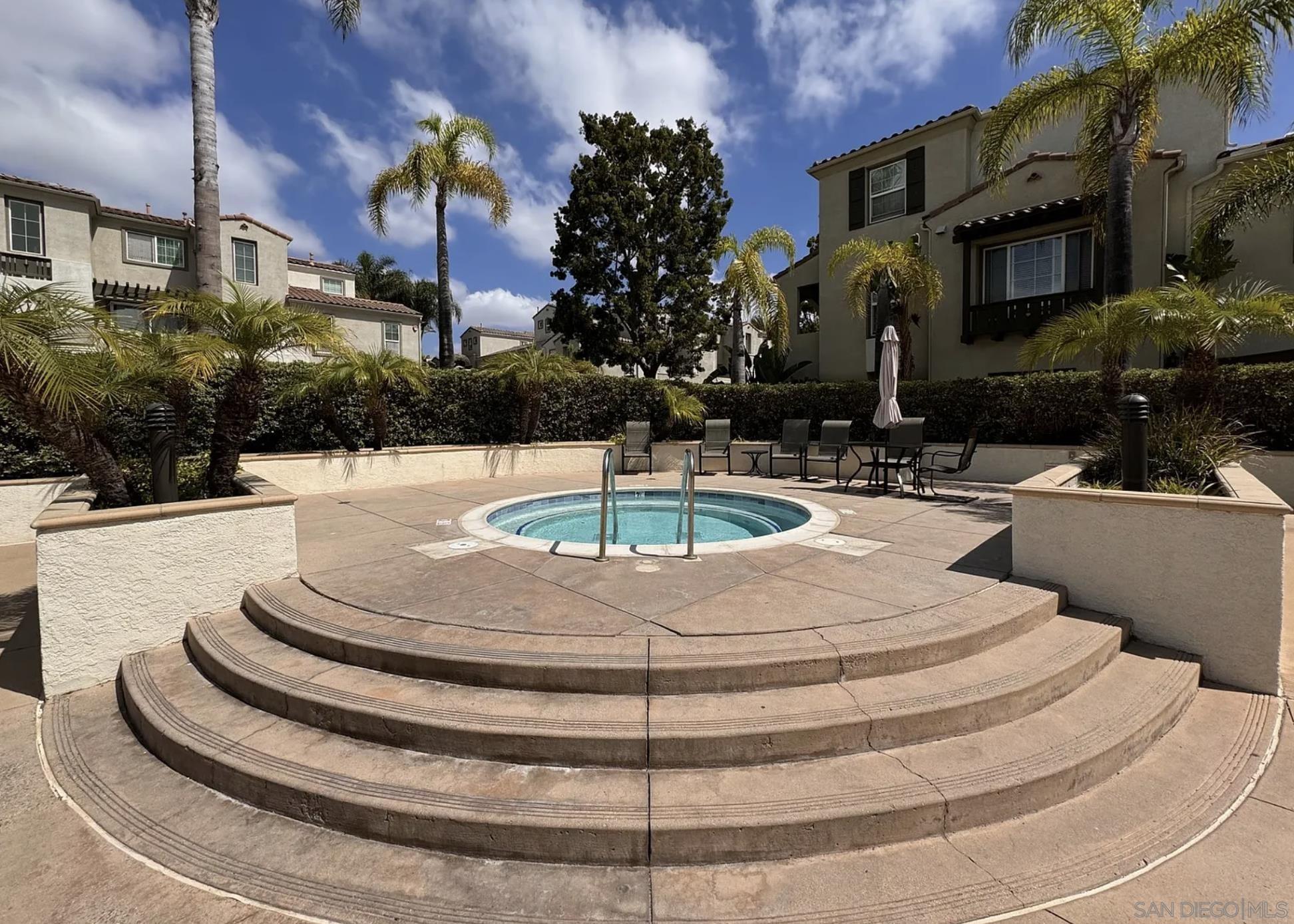 Detail Gallery Image 5 of 14 For 1897  Fargo Ln  5, Chula Vista,  CA 91913 - 3 Beds | 3 Baths