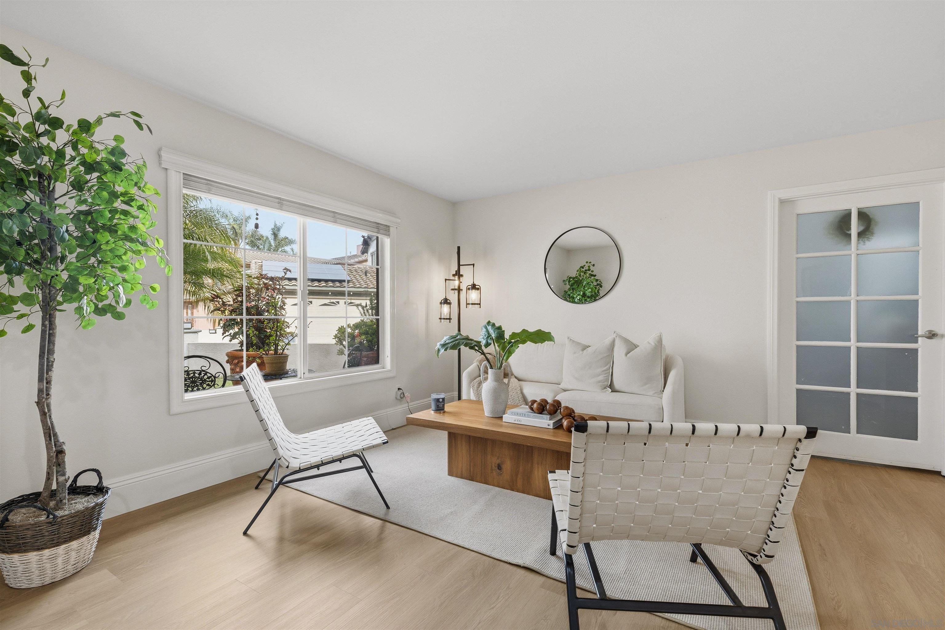 Front Image Thumbnail for SD250044275