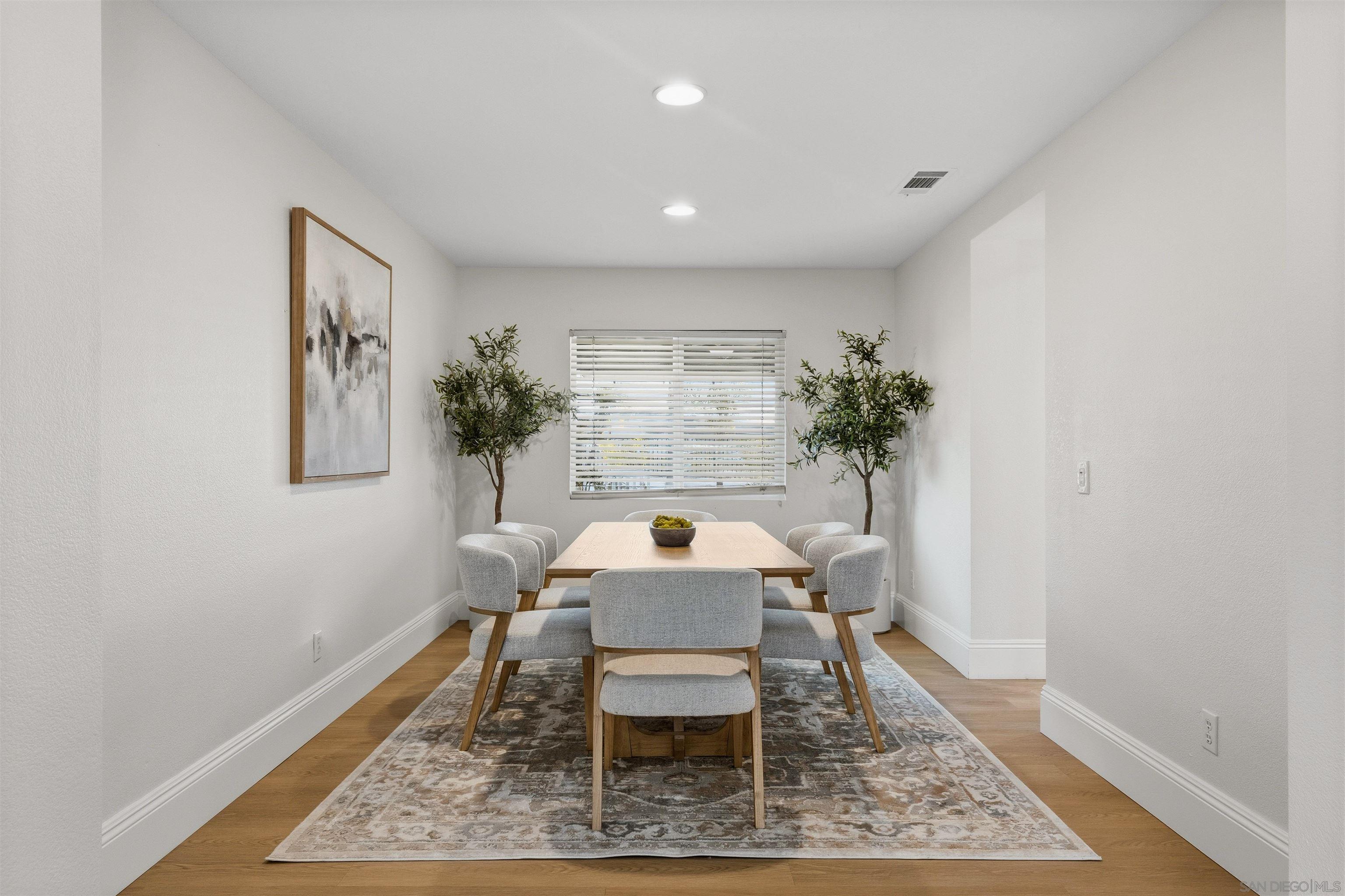 Detail Gallery Image 5 of 42 For 1528  Hendrix Pl, Chula Vista,  CA 91911 - 5 Beds | 3/1 Baths