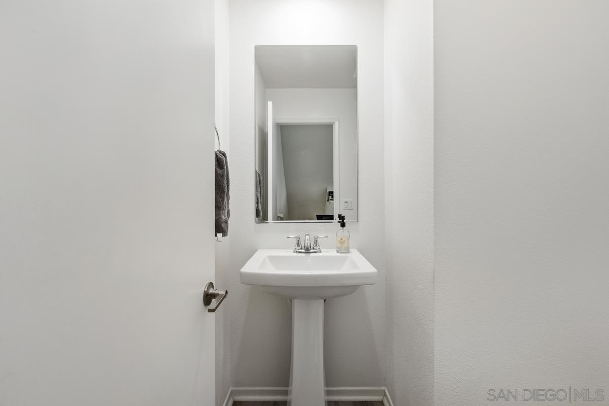 Detail Gallery Image 15 of 26 For 5405  Beach Bluff Ln  #224,  San Diego,  CA 92154 - 4 Beds | 3/1 Baths