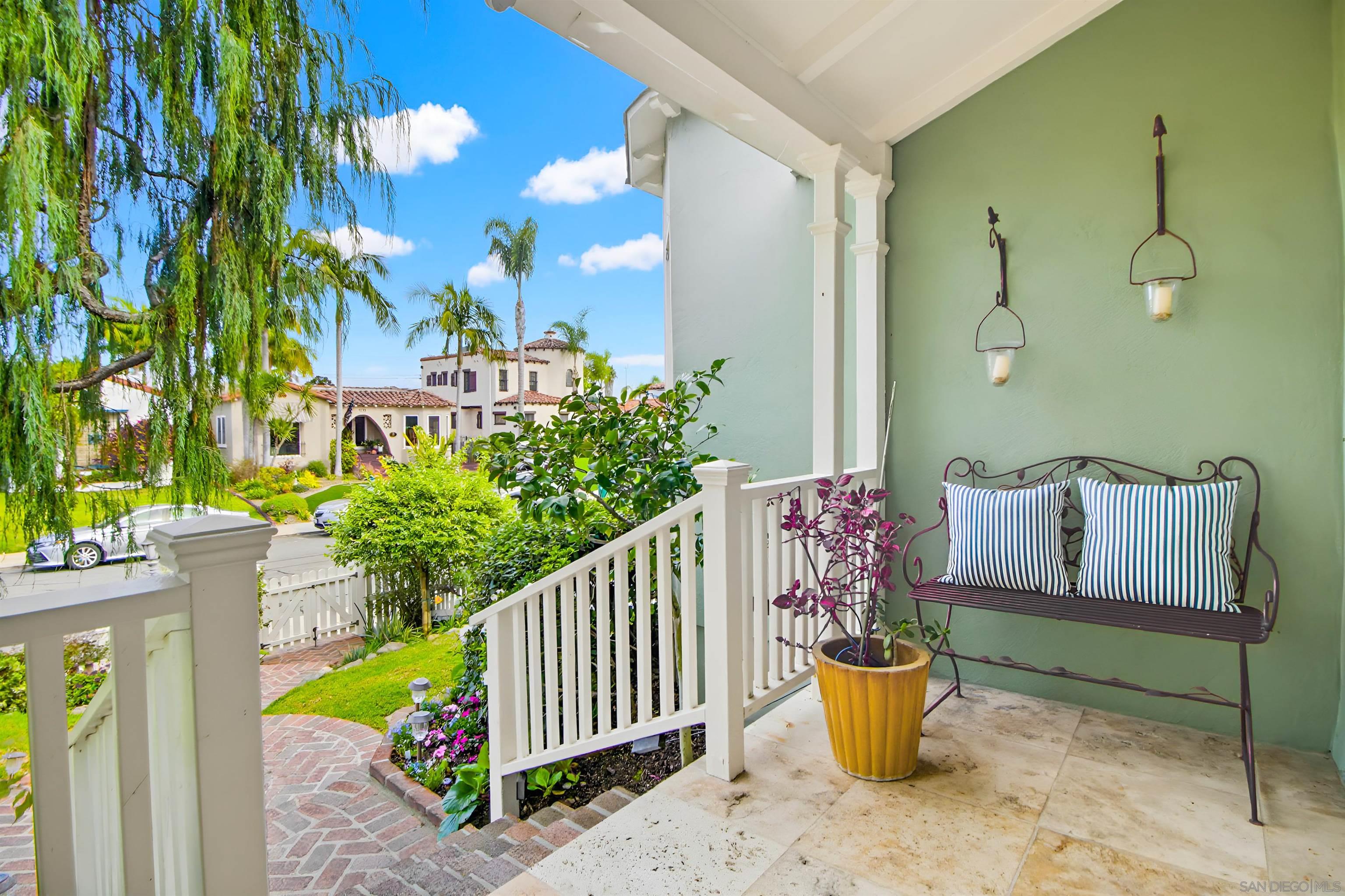 Detail Gallery Image 8 of 73 For 3039  Dumas Street, San Diego,  CA 92106 - 4 Beds | 3 Baths