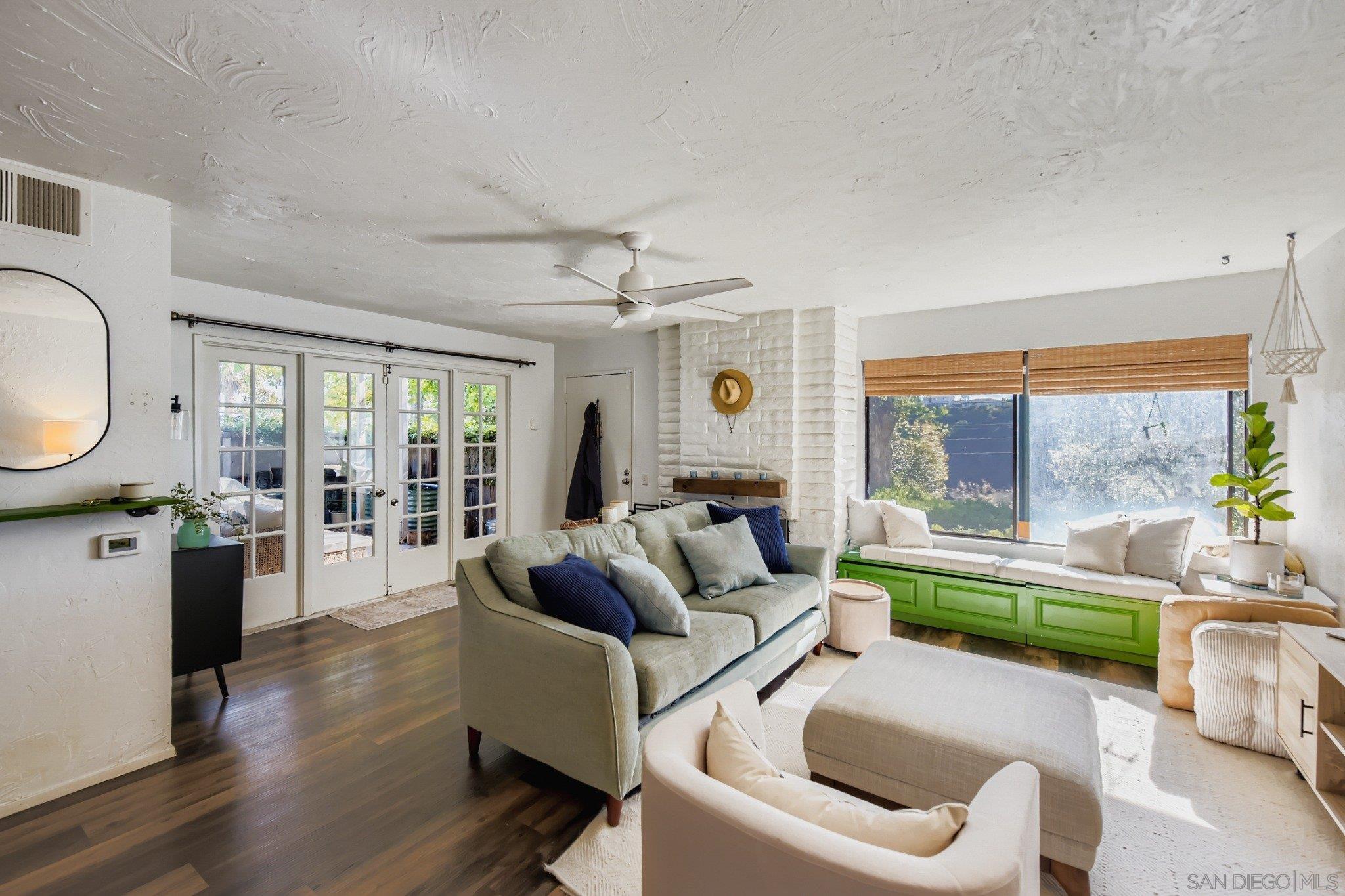 Detail Gallery Image 2 of 16 For 3995  Camino Lindo, San Diego,  CA 92122 - 3 Beds | 2/1 Baths