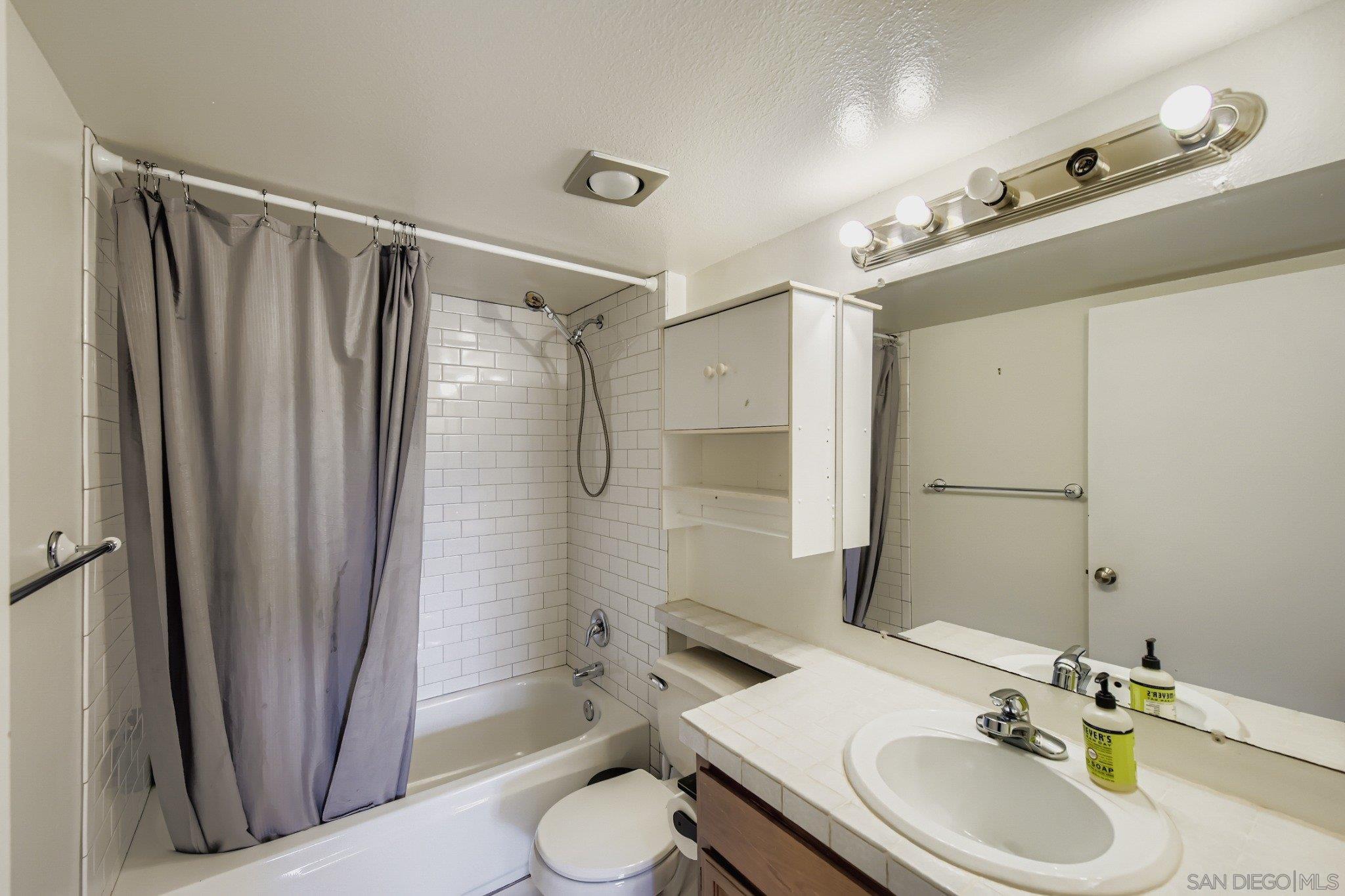 Detail Gallery Image 12 of 16 For 3995  Camino Lindo, San Diego,  CA 92122 - 3 Beds | 2/1 Baths