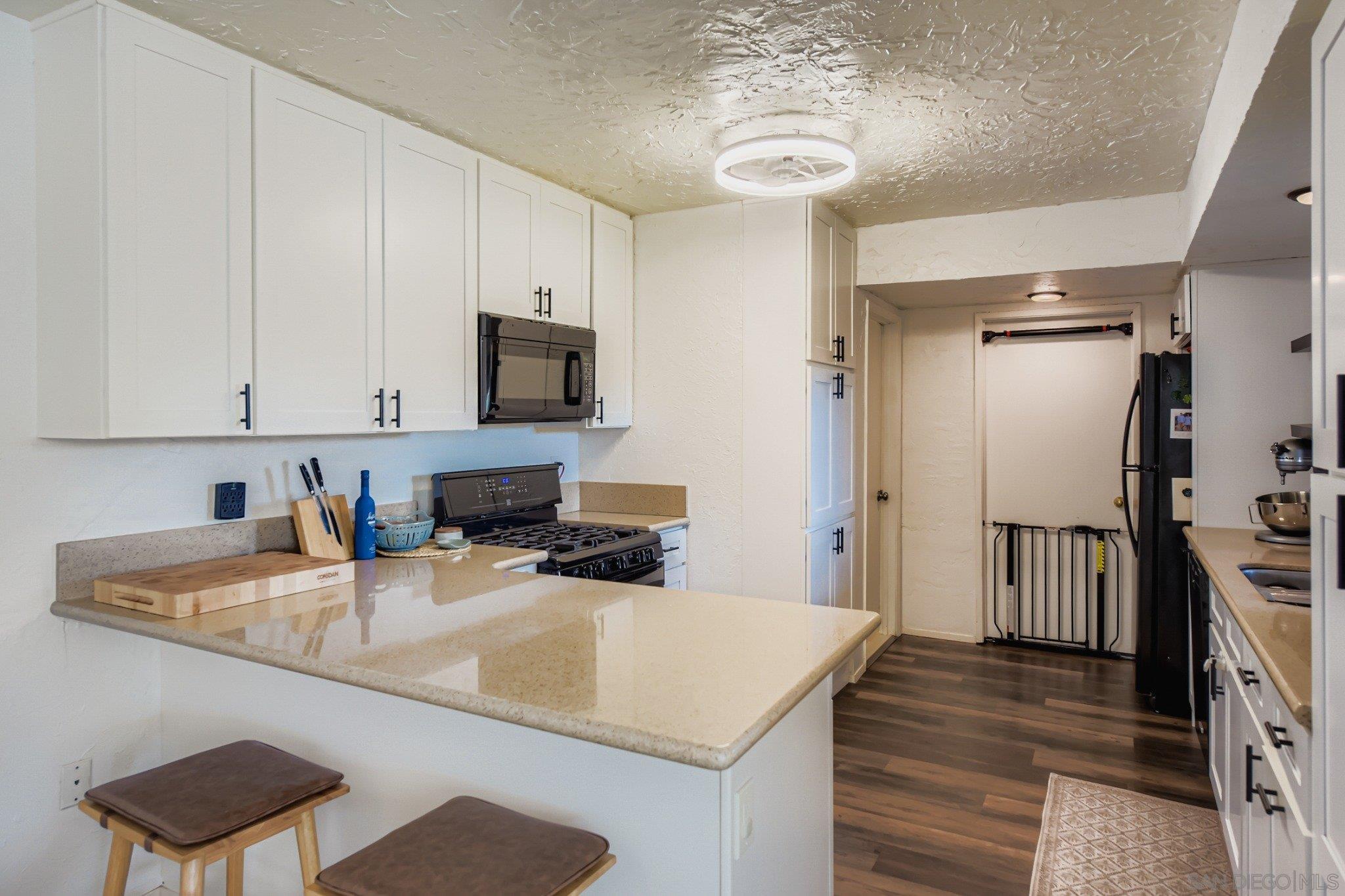 Detail Gallery Image 4 of 16 For 3995  Camino Lindo, San Diego,  CA 92122 - 3 Beds | 2/1 Baths