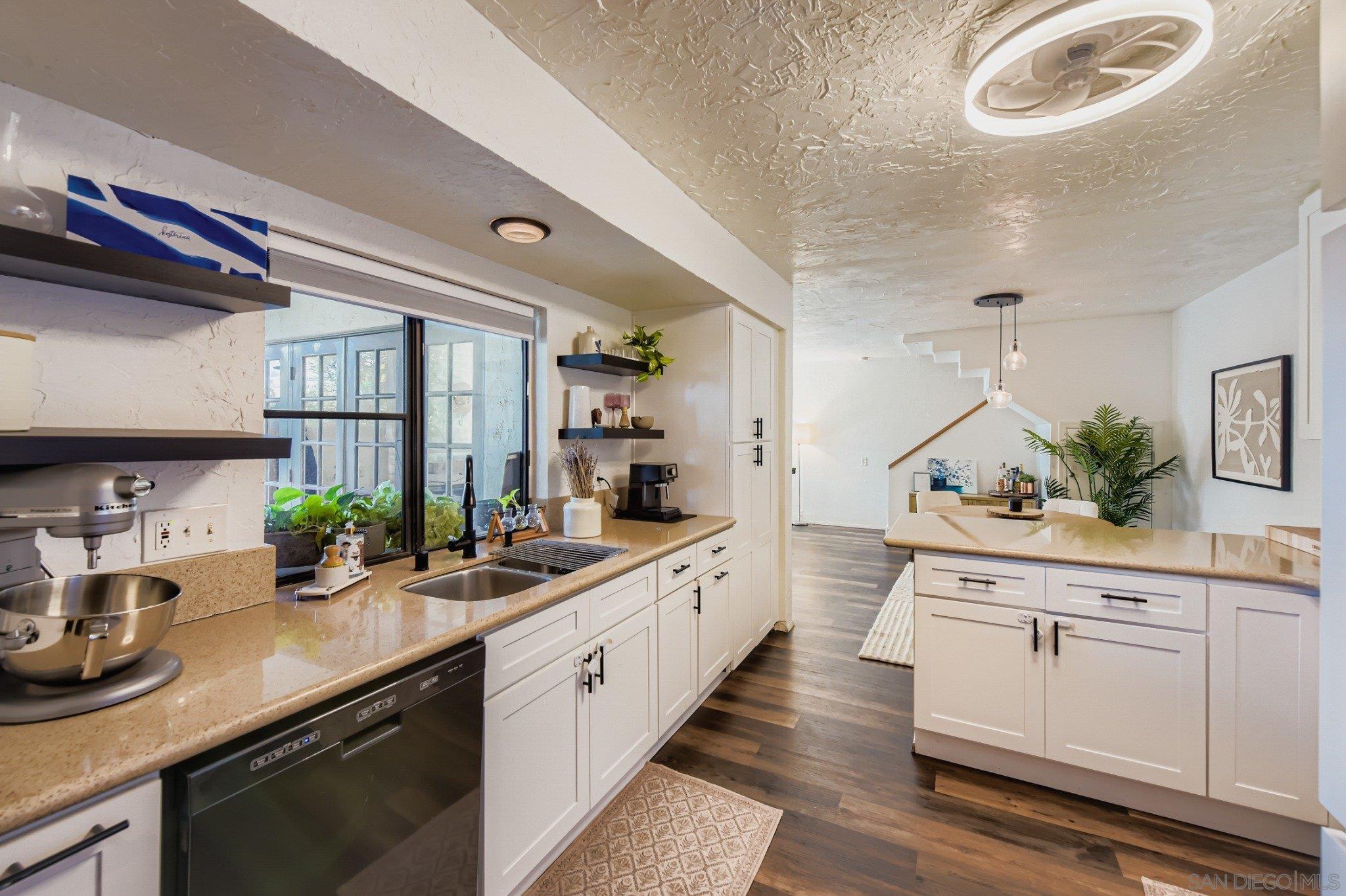 Detail Gallery Image 5 of 16 For 3995  Camino Lindo, San Diego,  CA 92122 - 3 Beds | 2/1 Baths