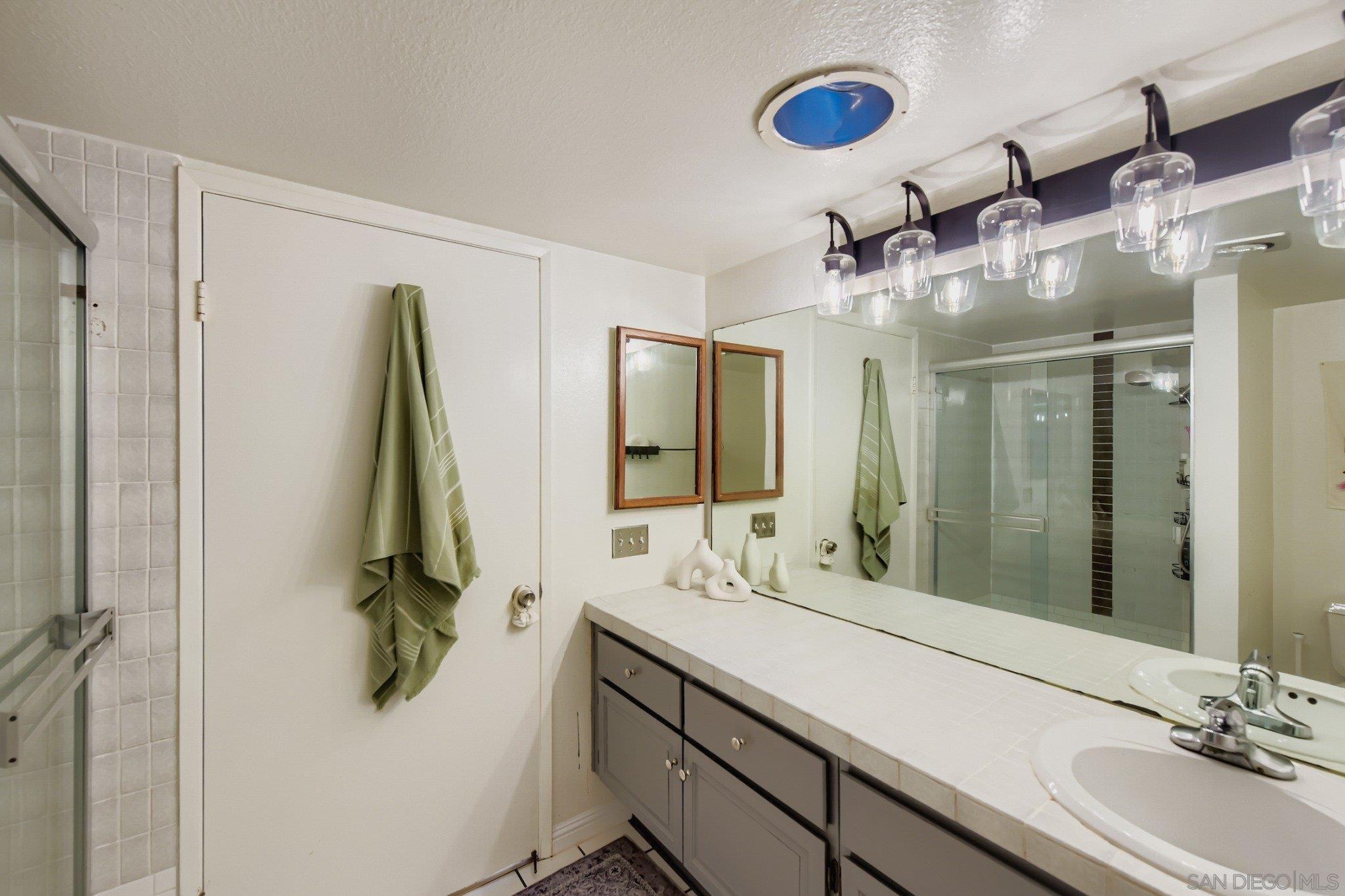 Detail Gallery Image 9 of 16 For 3995  Camino Lindo, San Diego,  CA 92122 - 3 Beds | 2/1 Baths