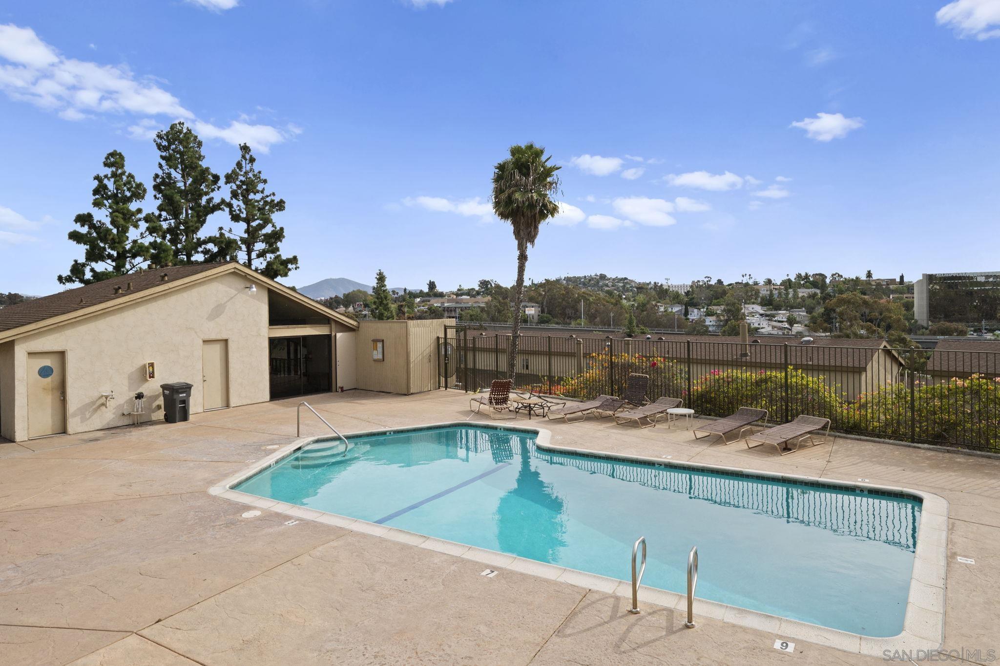 Detail Gallery Image 27 of 38 For 7700  Parkway Dr  #3,  La Mesa,  CA 91942 - 2 Beds | 2 Baths