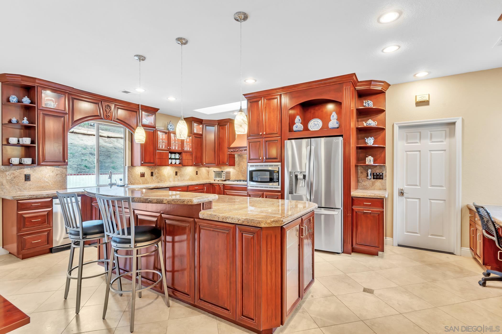 Detail Gallery Image 9 of 75 For 2389  Victoria Circle, Alpine,  CA 91901 - 4 Beds | 5 Baths