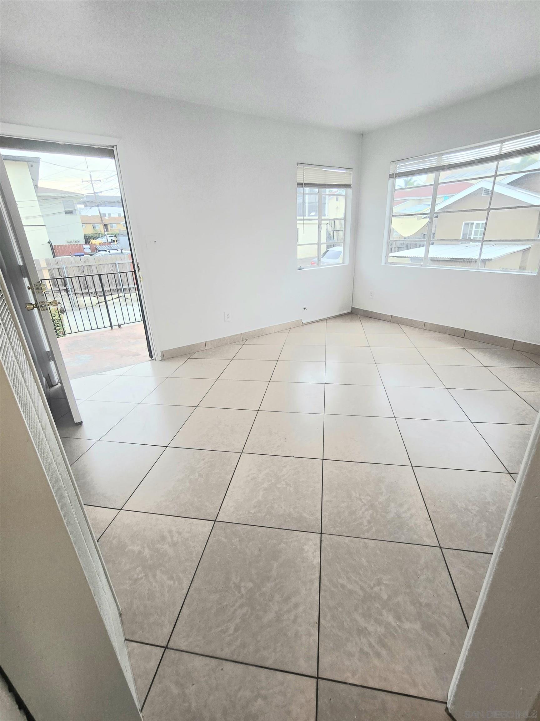 Detail Gallery Image 4 of 13 For 3832  Boundary, San Diego,  CA 92104 - 1 Beds | 1 Baths