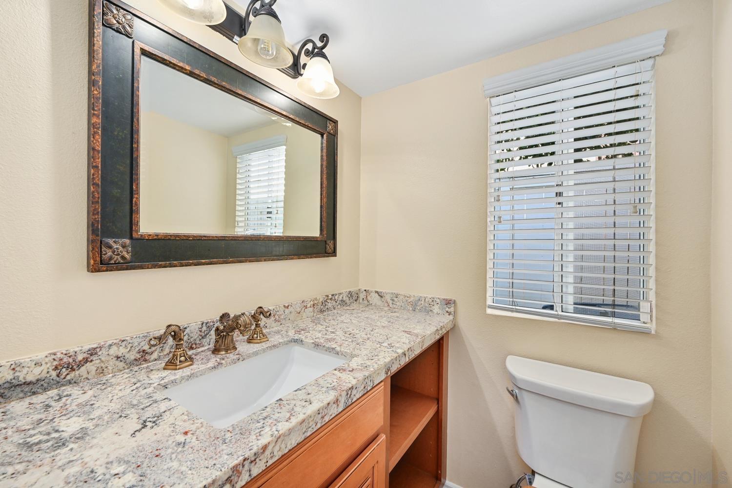 Detail Gallery Image 12 of 39 For 2198  Redwood Crst, Vista,  CA 92081 - 4 Beds | 2/1 Baths