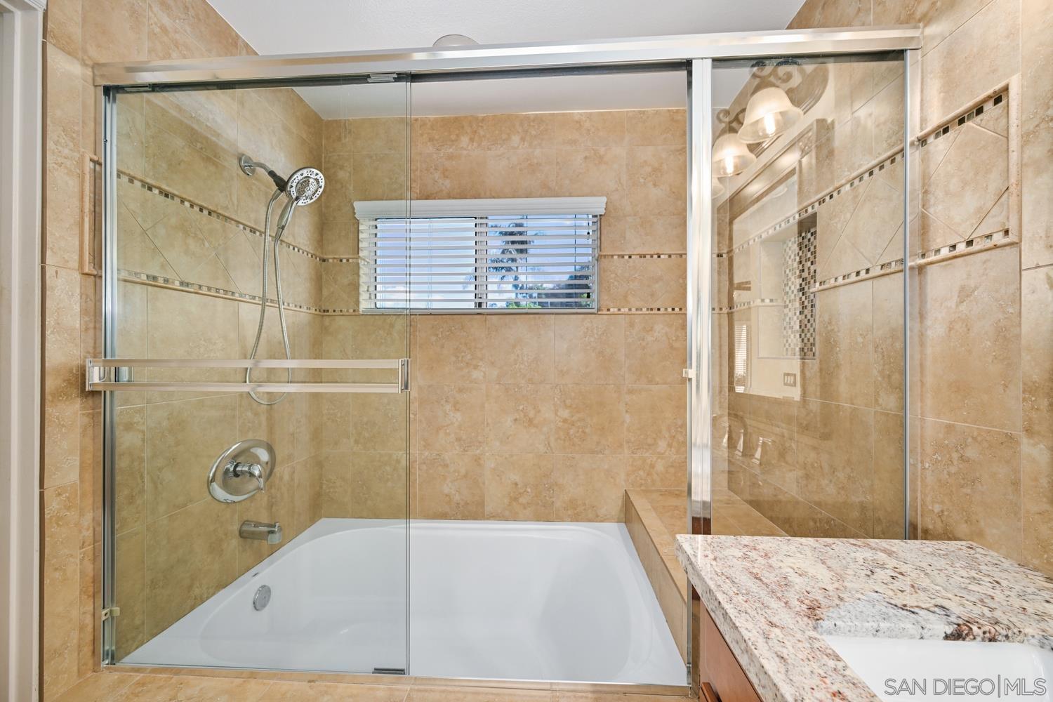 Detail Gallery Image 27 of 44 For 2198  Redwood Crst, Vista,  CA 92081 - 4 Beds | 2/1 Baths