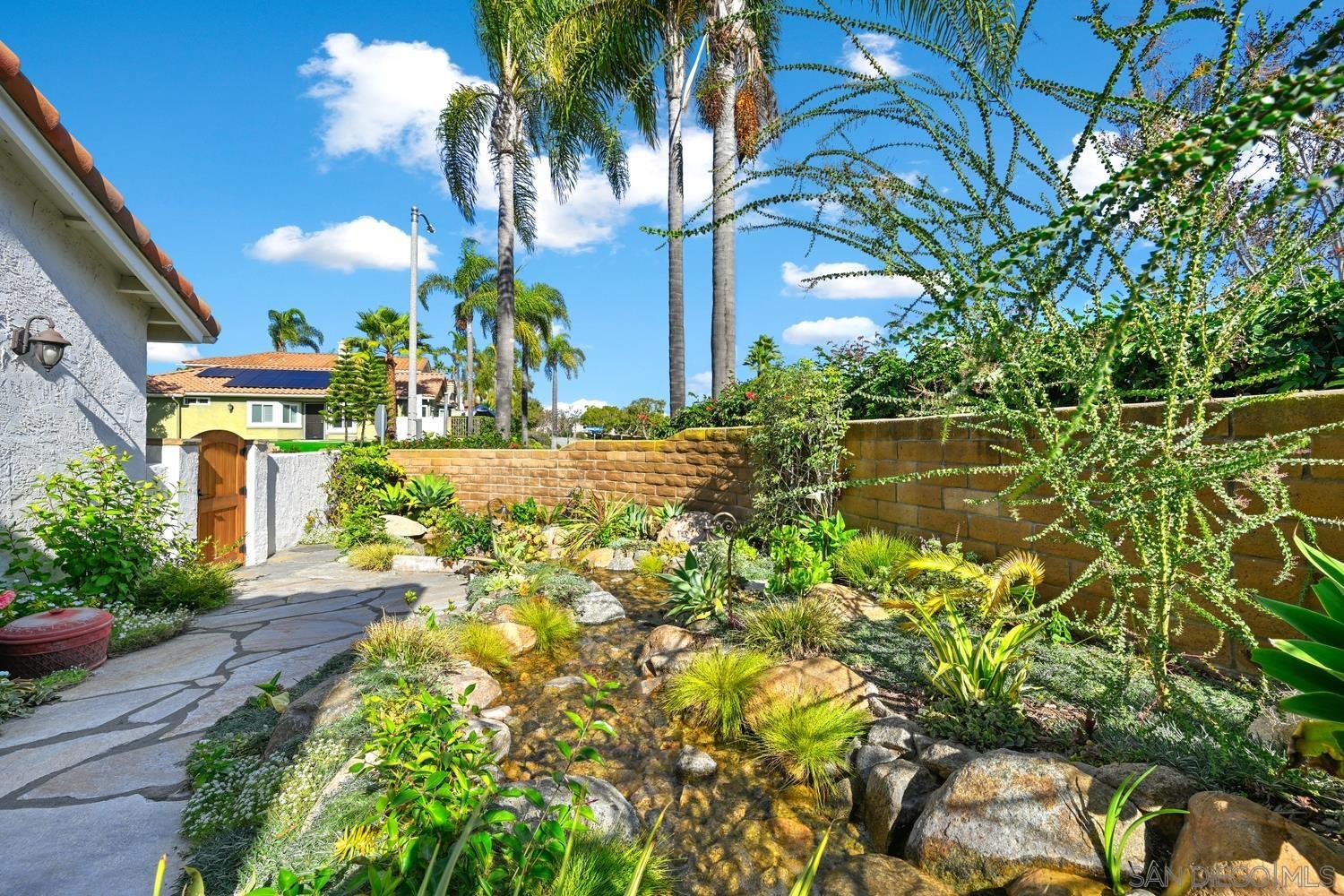 Detail Gallery Image 4 of 39 For 2198  Redwood Crst, Vista,  CA 92081 - 4 Beds | 2/1 Baths