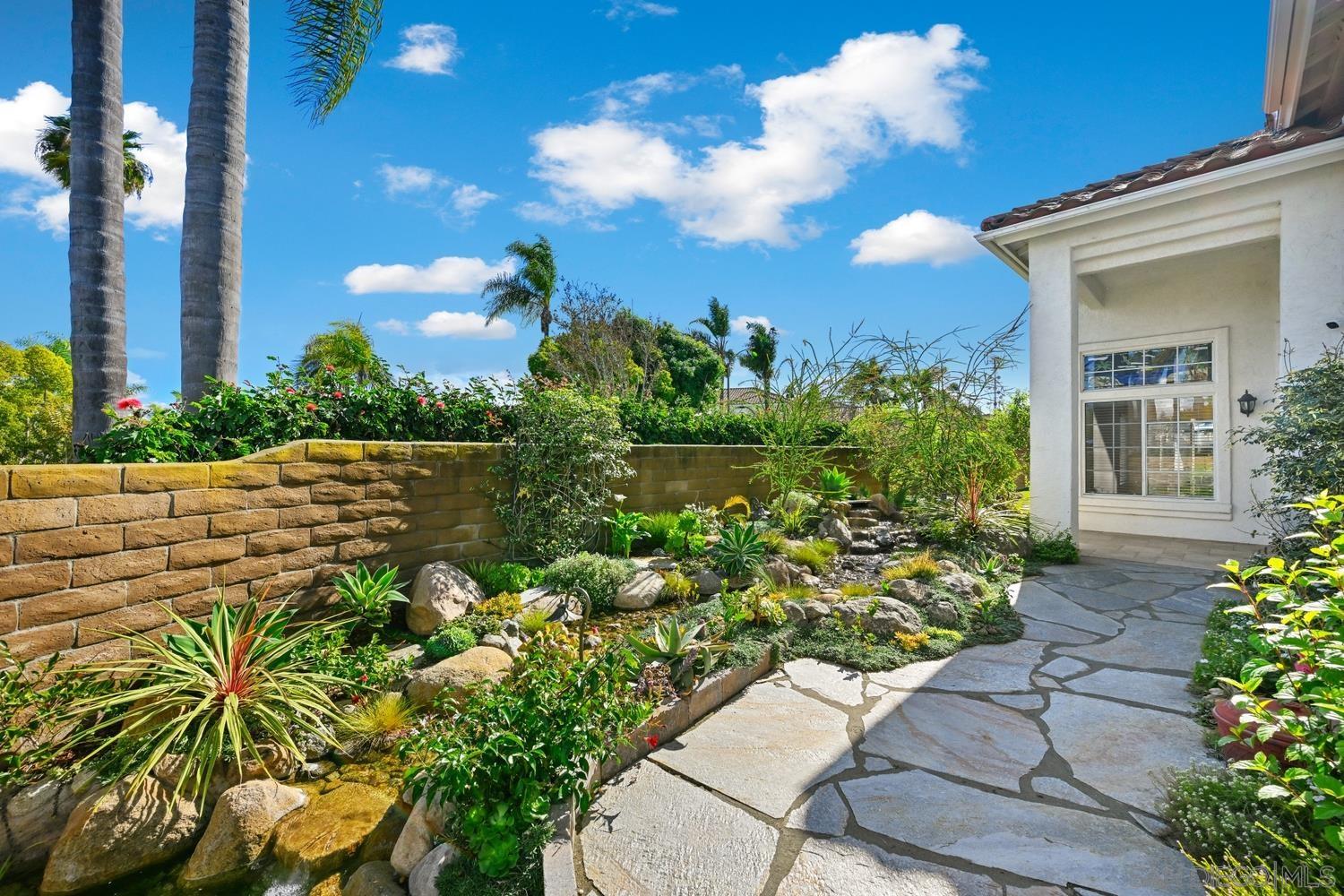 Detail Gallery Image 6 of 39 For 2198  Redwood Crst, Vista,  CA 92081 - 4 Beds | 2/1 Baths