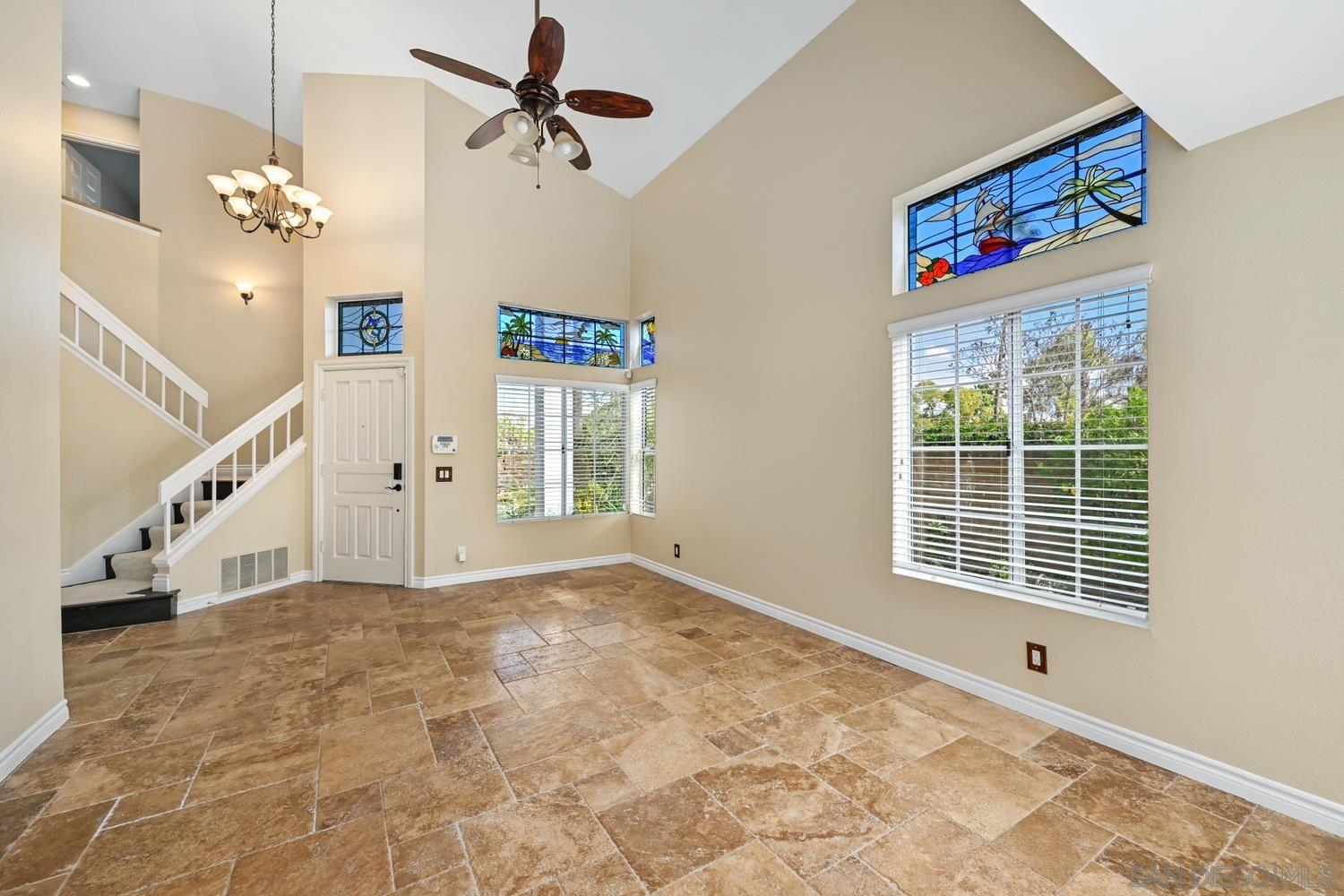 Detail Gallery Image 8 of 39 For 2198  Redwood Crst, Vista,  CA 92081 - 4 Beds | 2/1 Baths