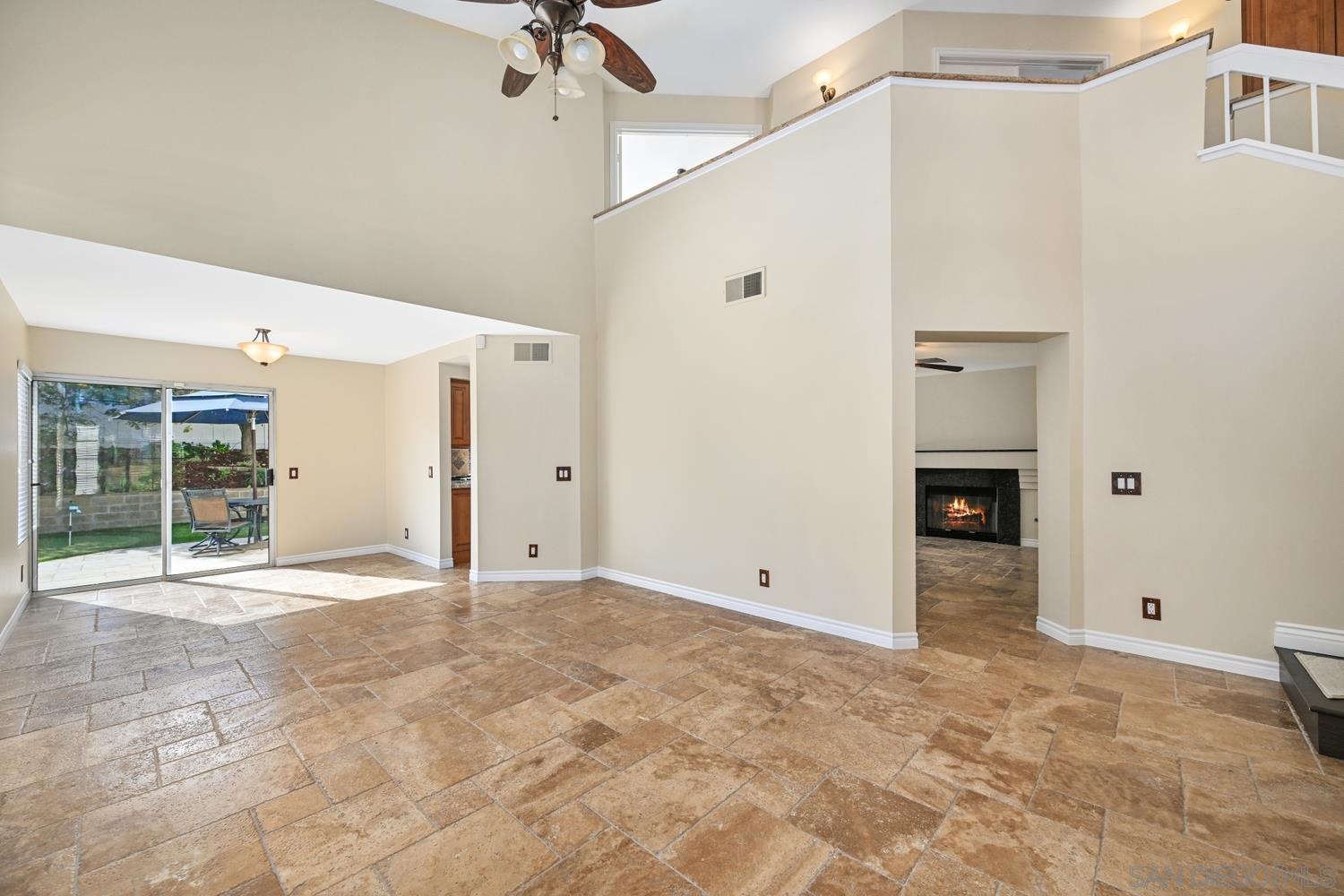 Detail Gallery Image 9 of 39 For 2198  Redwood Crst, Vista,  CA 92081 - 4 Beds | 2/1 Baths