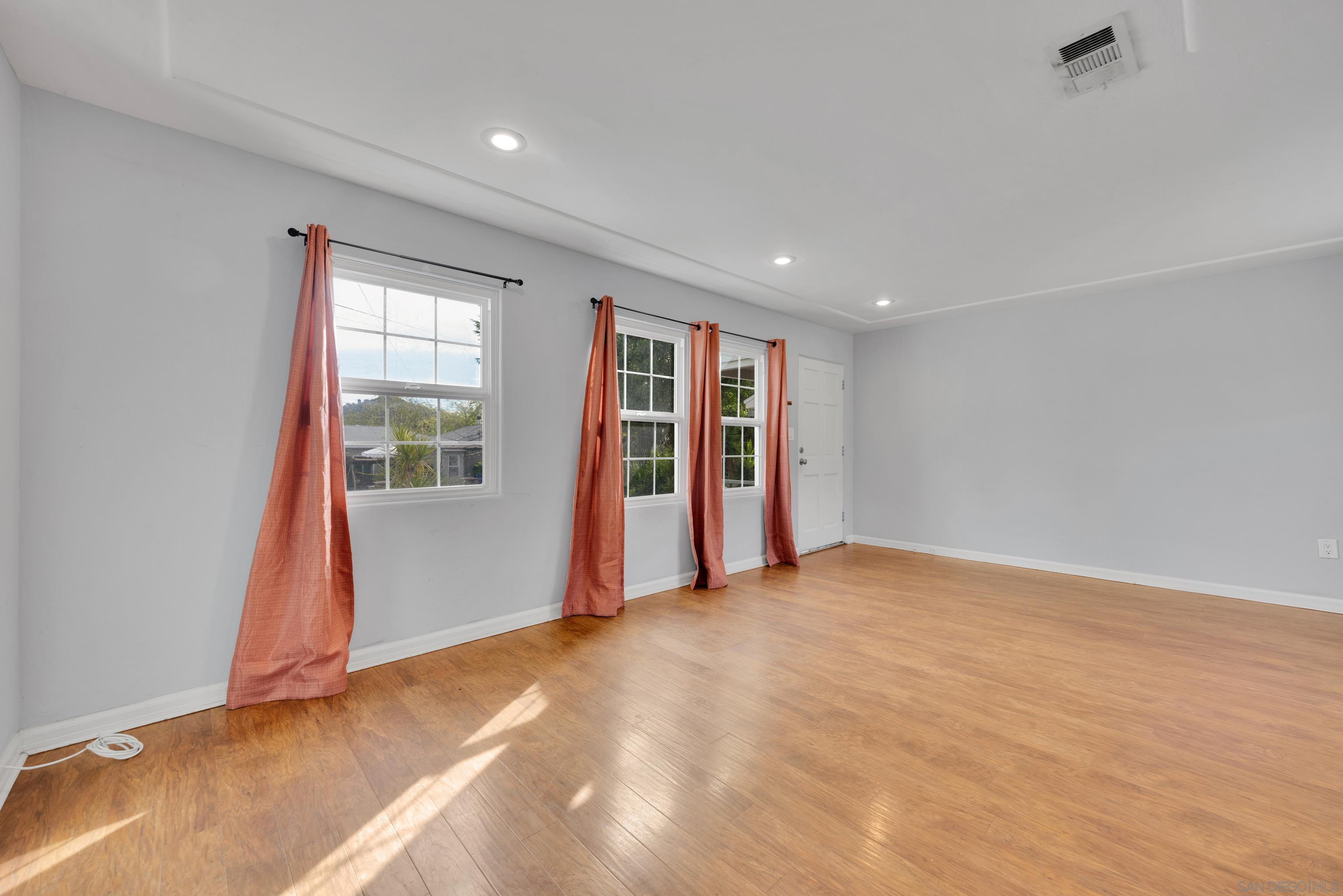 Detail Gallery Image 9 of 56 For 5170  Randlett Dr, La Mesa,  CA 91942 - 3 Beds | 2 Baths