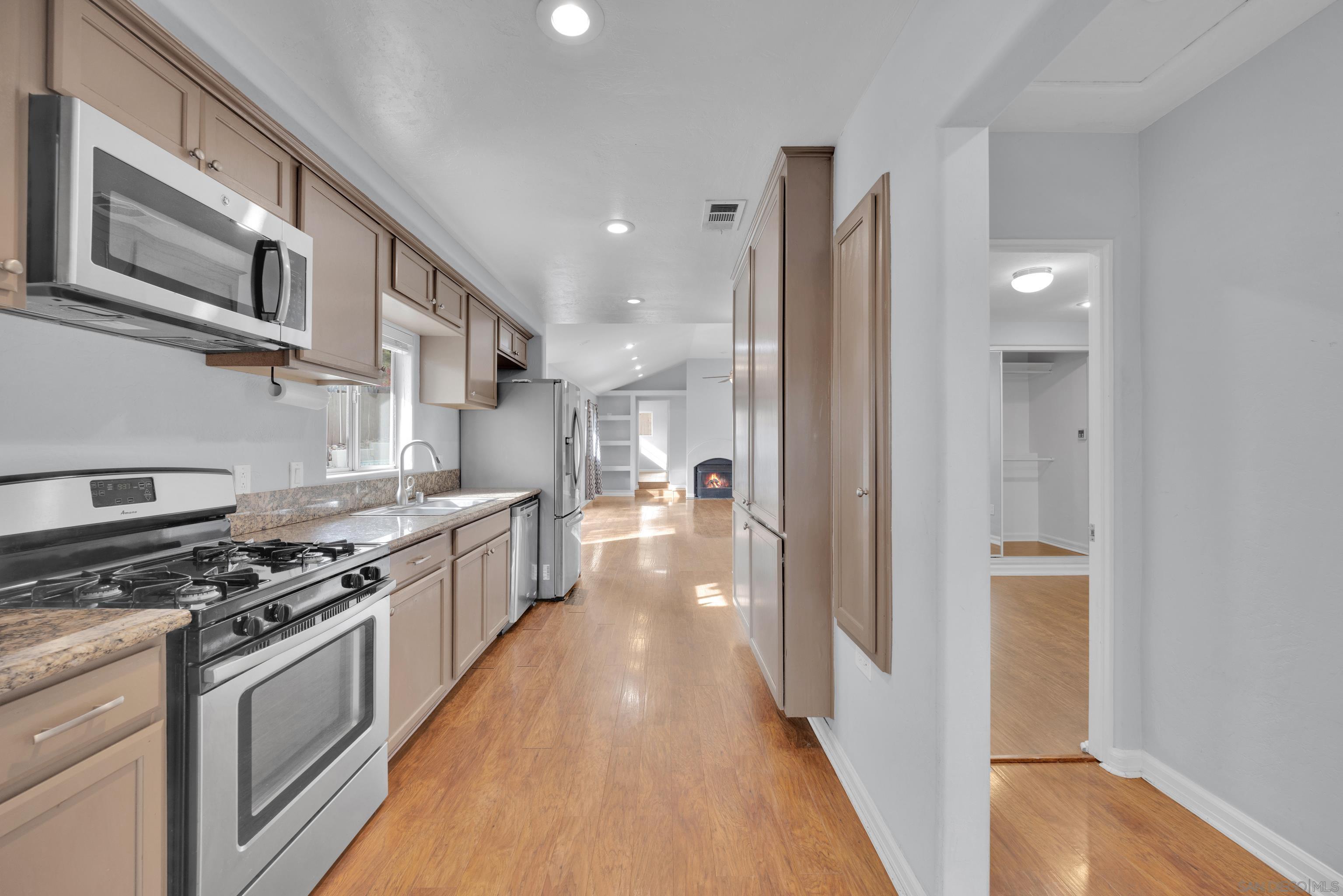 Detail Gallery Image 10 of 56 For 5170  Randlett Dr, La Mesa,  CA 91942 - 3 Beds | 2 Baths