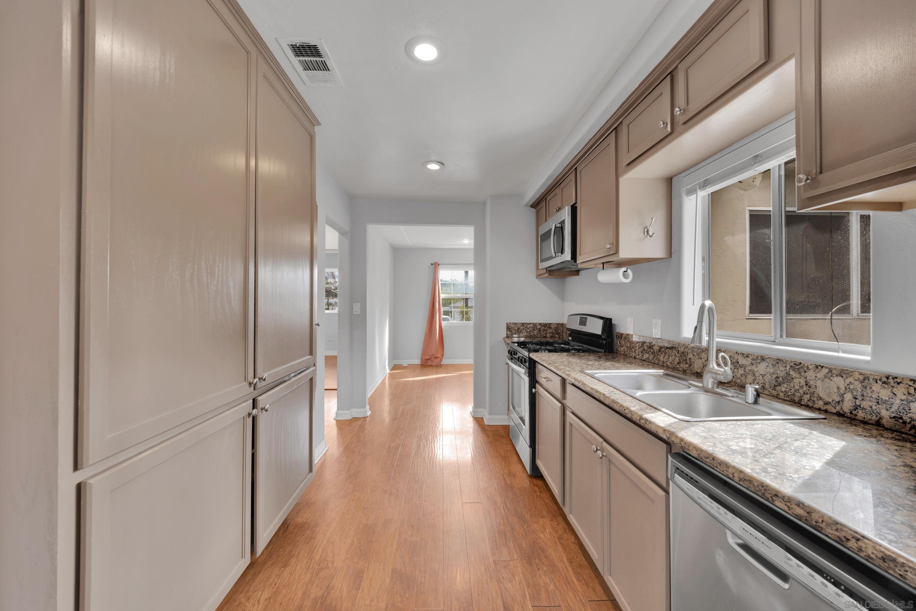 Detail Gallery Image 12 of 56 For 5170  Randlett Dr, La Mesa,  CA 91942 - 3 Beds | 2 Baths