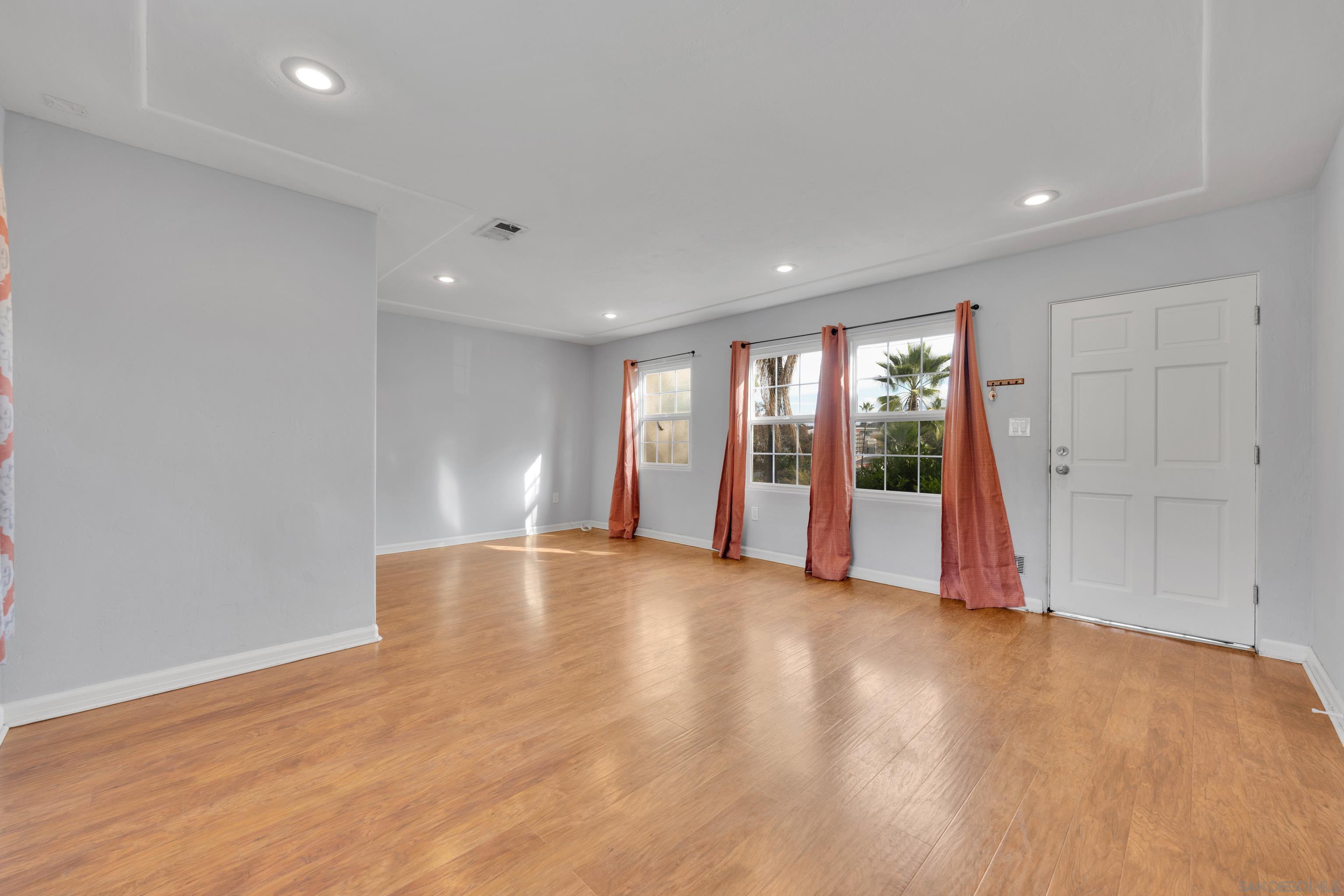 Detail Gallery Image 5 of 56 For 5170  Randlett Dr, La Mesa,  CA 91942 - 3 Beds | 2 Baths