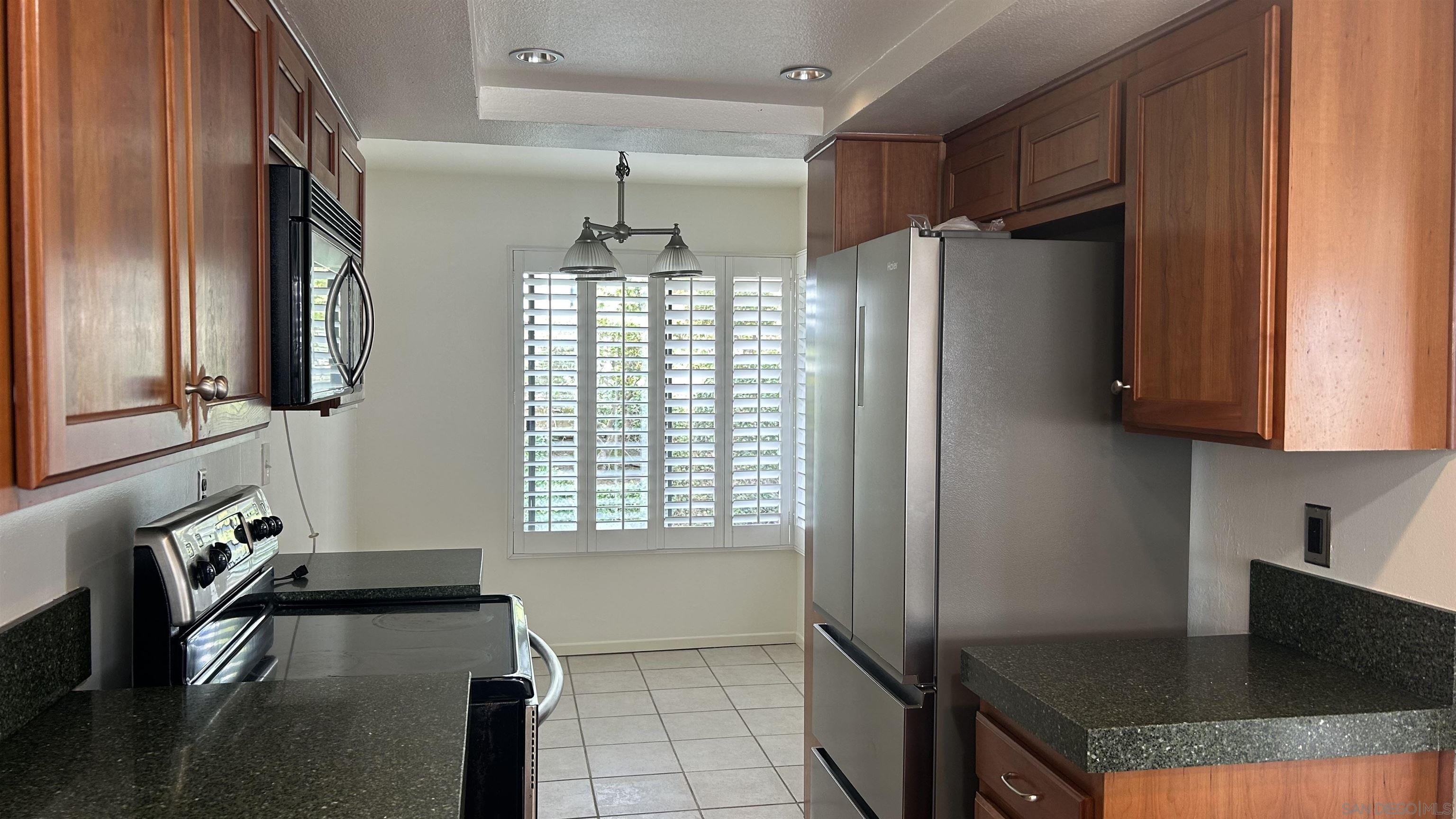 Detail Gallery Image 2 of 21 For 928  Intrepid Ct, Del Mar,  CA 92014 - 2 Beds | 2/1 Baths