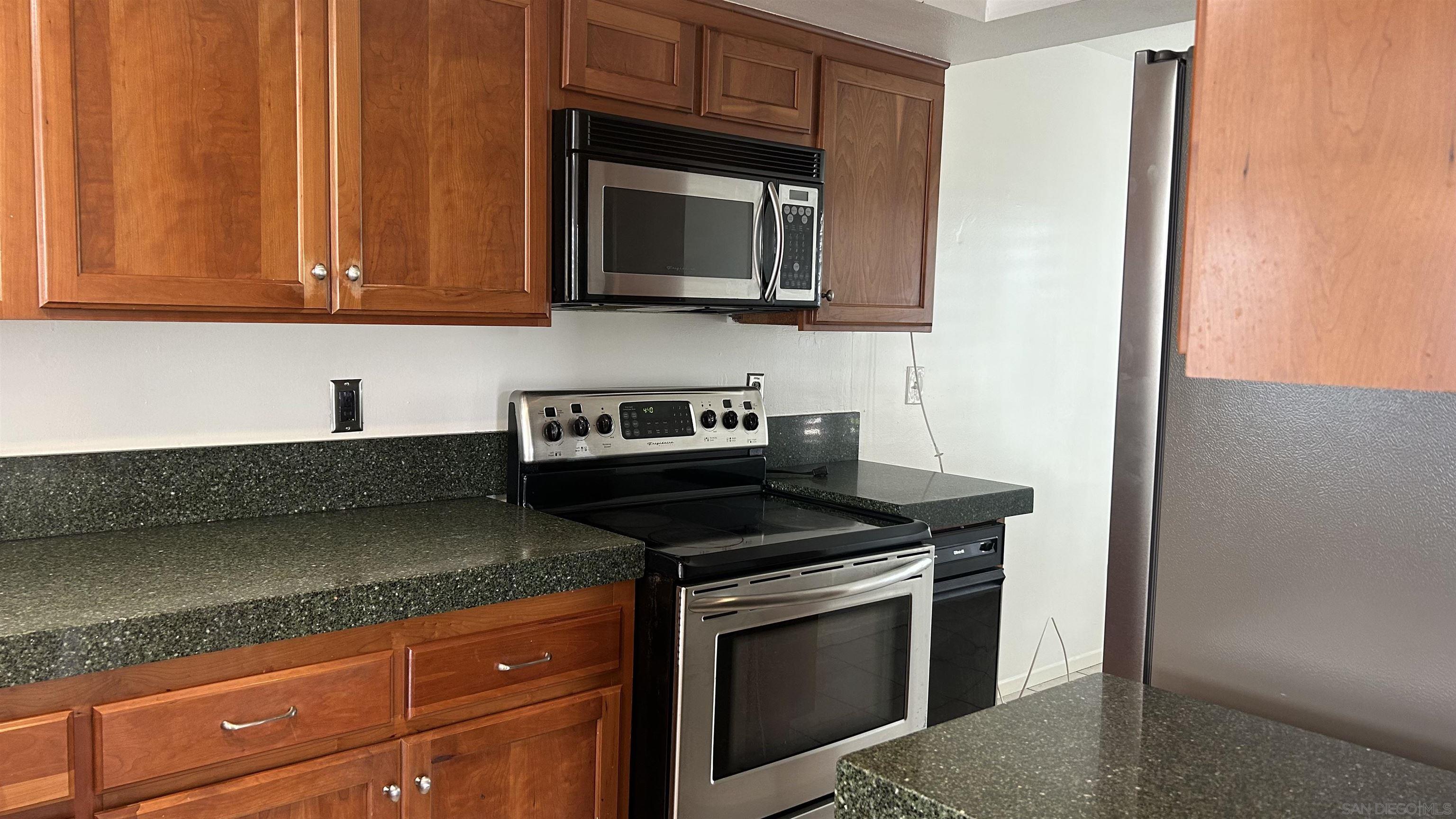 Detail Gallery Image 3 of 21 For 928  Intrepid Ct, Del Mar,  CA 92014 - 2 Beds | 2/1 Baths