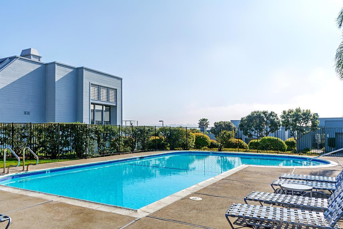 Detail Gallery Image 21 of 28 For 928  Intrepid Ct, Del Mar,  CA 92014 - 2 Beds | 2/1 Baths