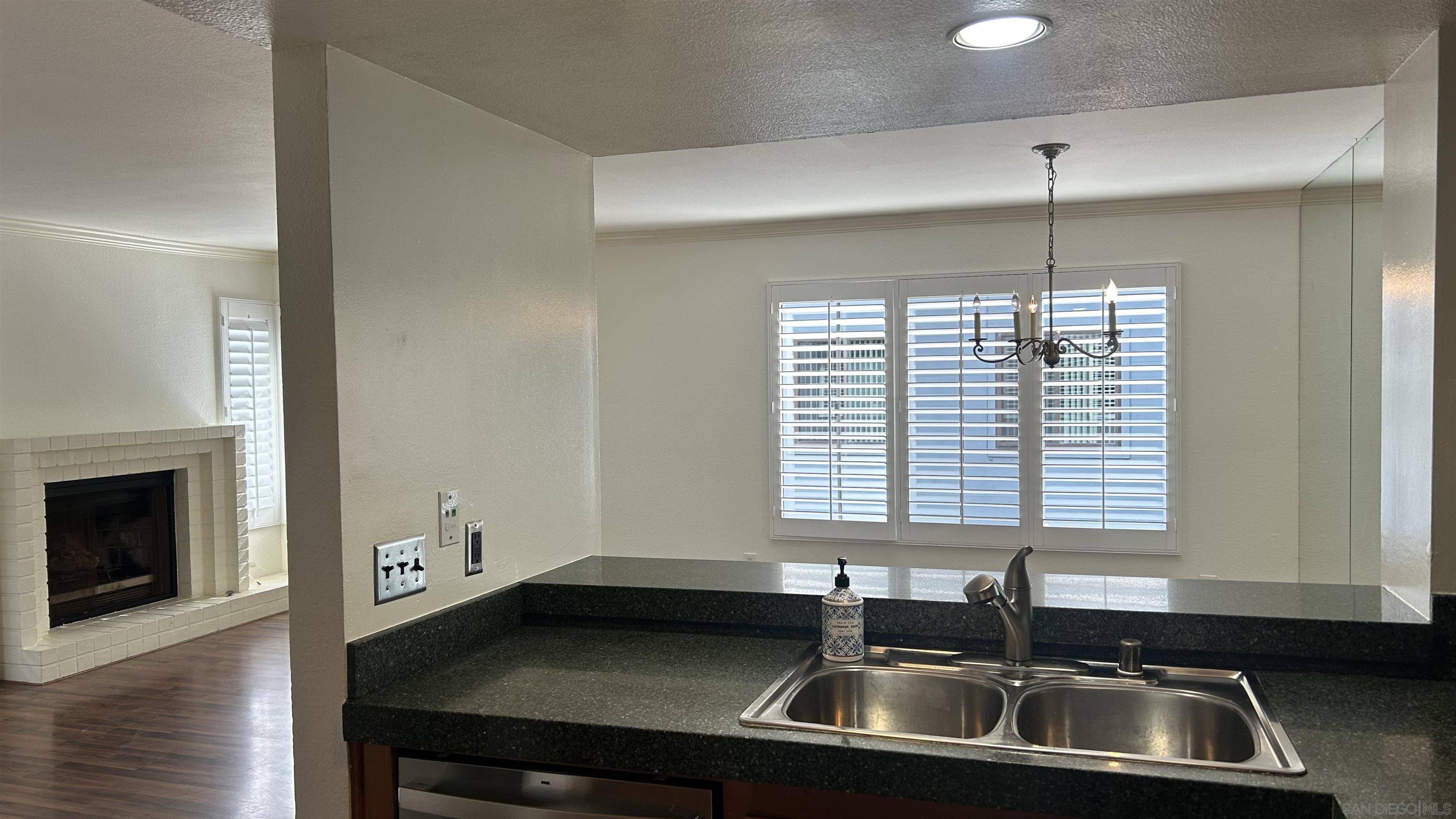 Detail Gallery Image 4 of 21 For 928  Intrepid Ct, Del Mar,  CA 92014 - 2 Beds | 2/1 Baths