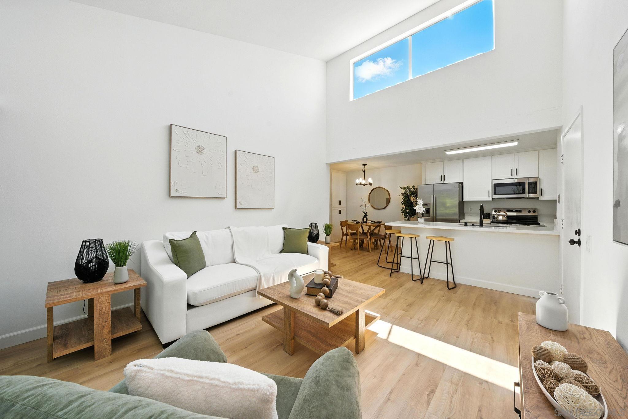 Front Image Thumbnail for SD250044303