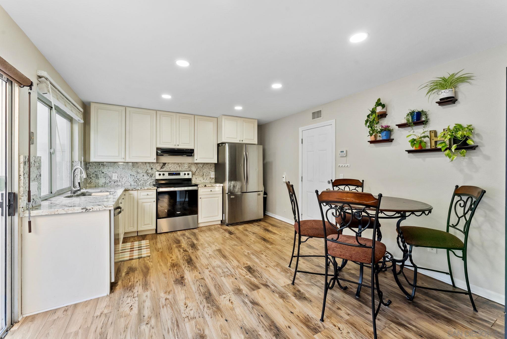 Detail Gallery Image 15 of 47 For 6811  Parkside Avenue, San Diego,  CA 92139 - 3 Beds | 2 Baths