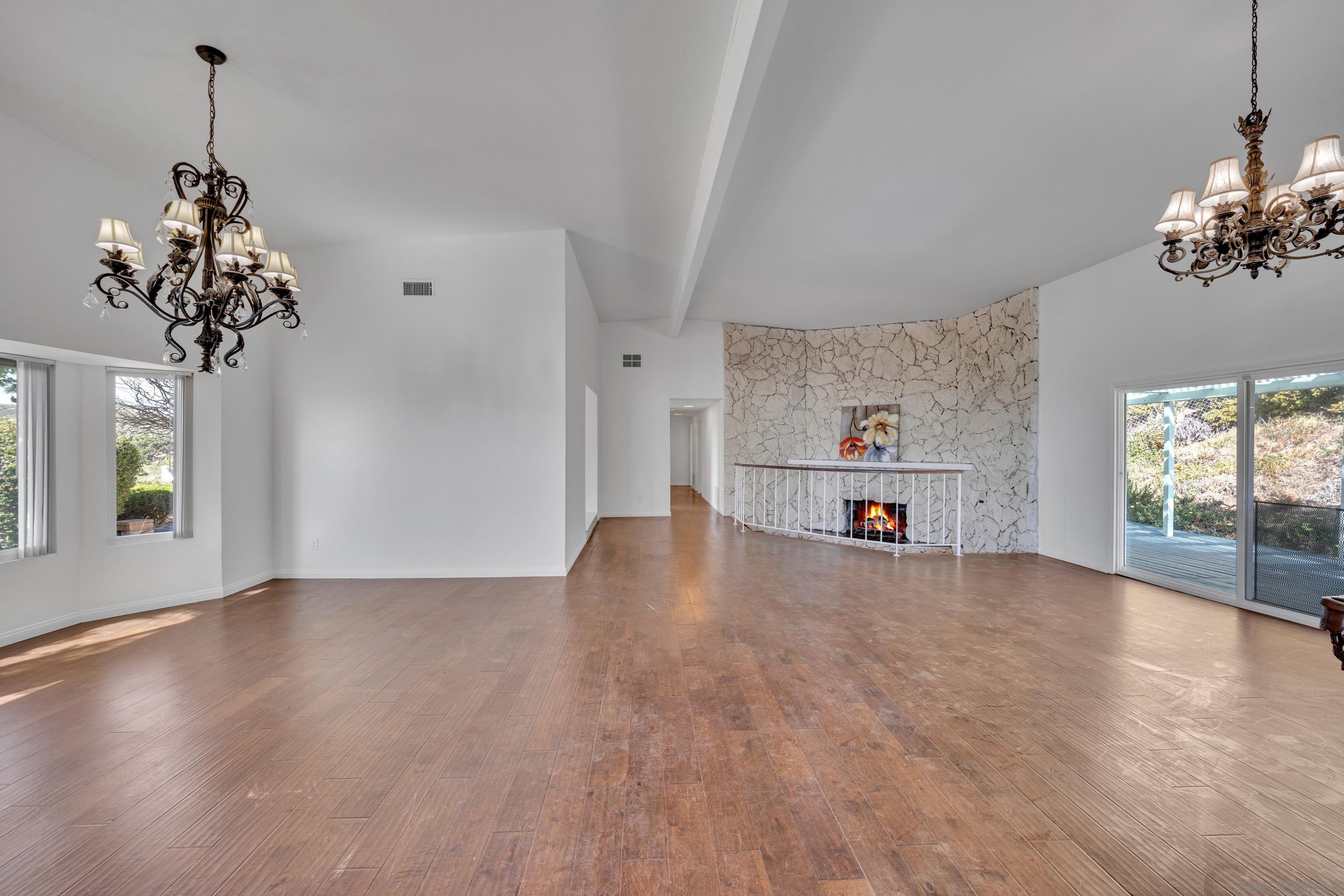 Detail Gallery Image 16 of 59 For 12673  Jackson Hill Dr, El Cajon,  CA 92021 - 4 Beds | 4 Baths