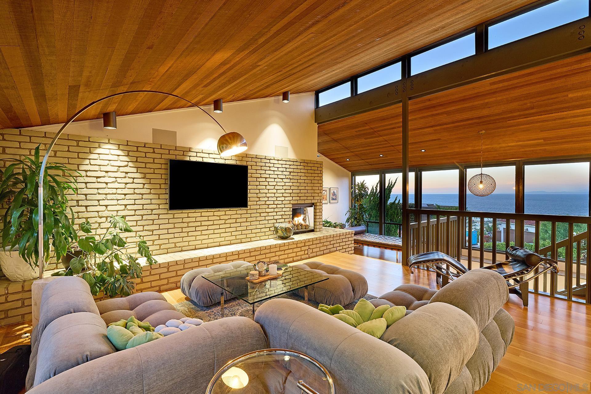 Detail Gallery Image 2 of 35 For 2551  via Viesta, La Jolla,  CA 92037 - 3 Beds | 2/1 Baths